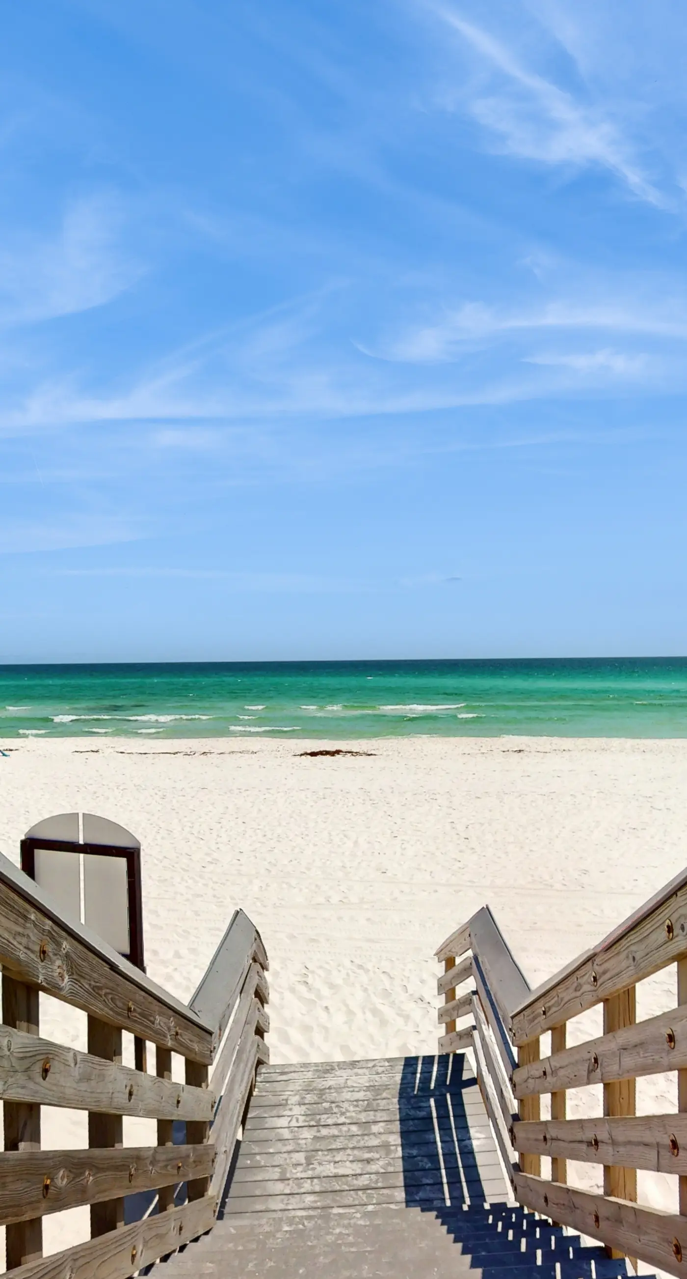 Emerald Towers West 5000 - Spacious beachfront condo with full kitchen, shared pool and beach access