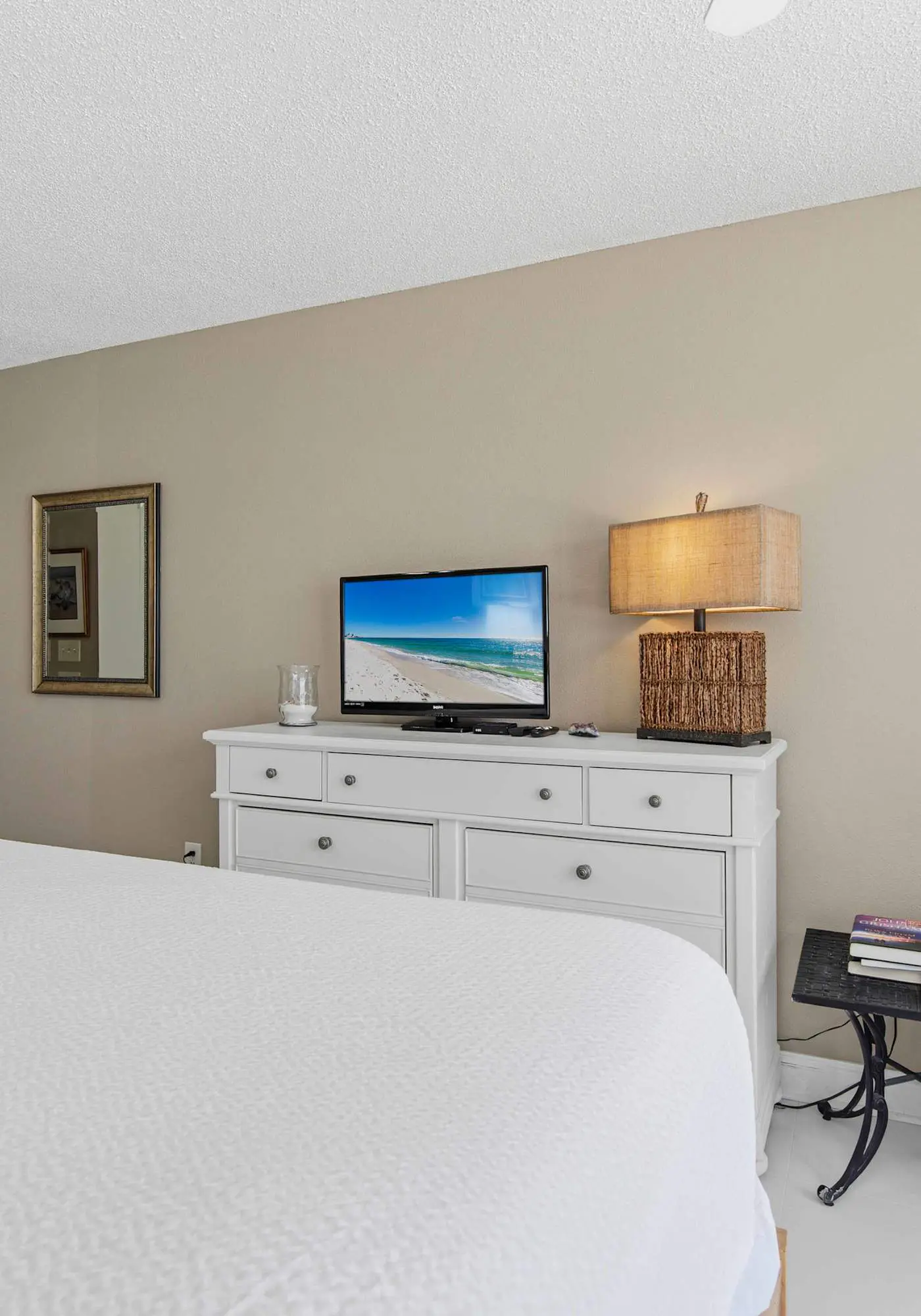 Spacious beachfront condo with full kitchen, shared pool and beach access