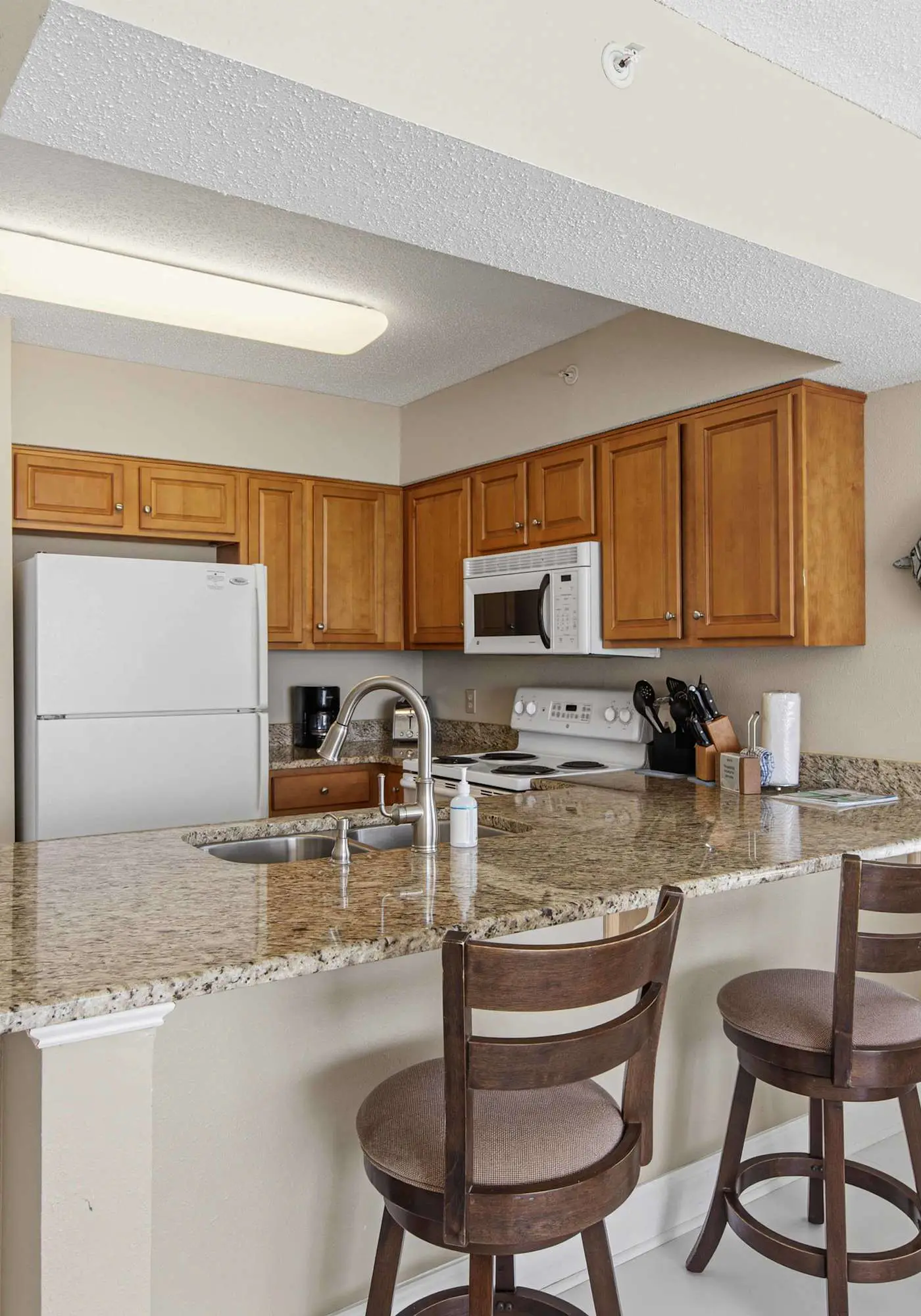 Spacious beachfront condo with full kitchen, shared pool and beach access