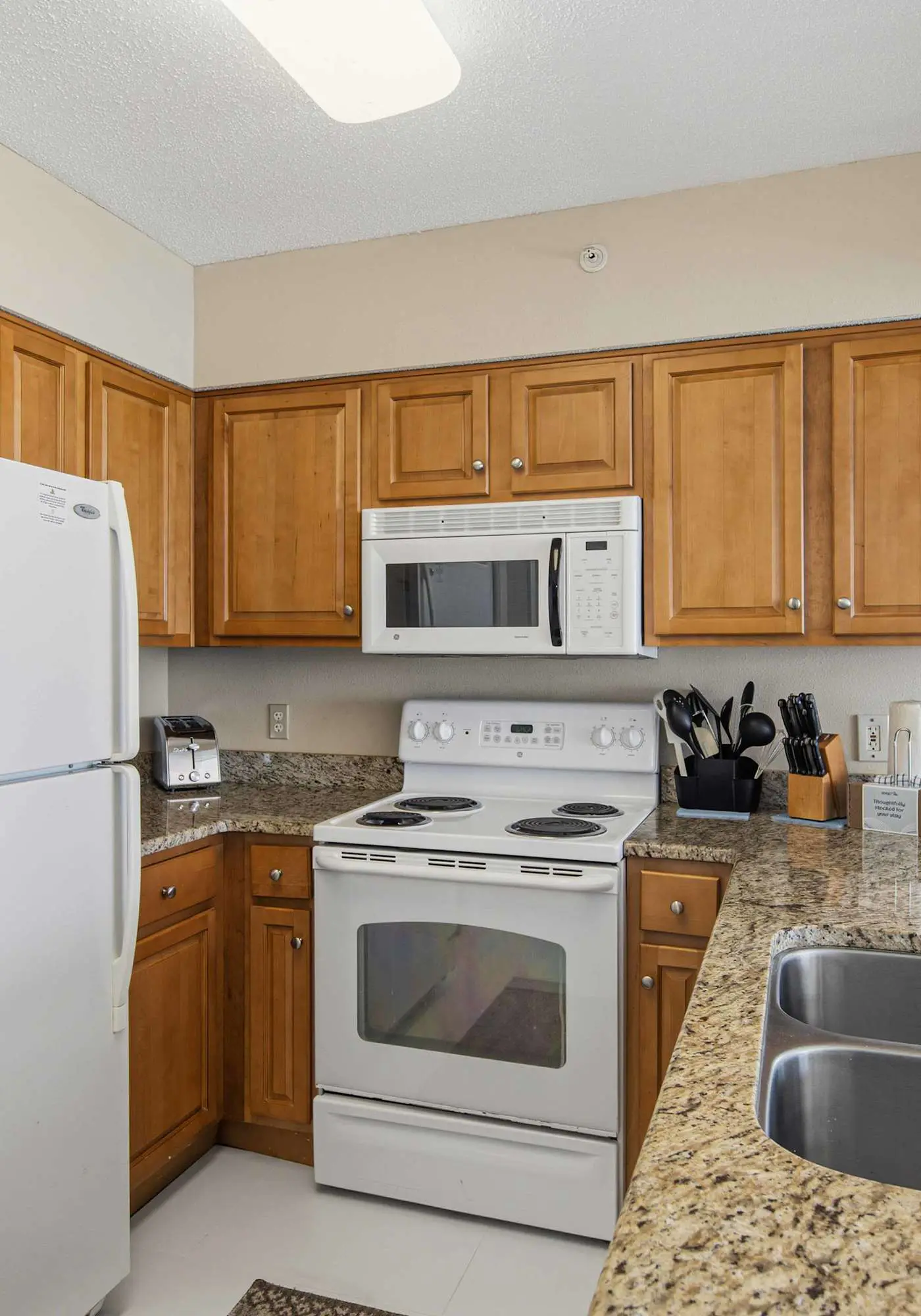 Spacious beachfront condo with full kitchen, shared pool and beach access