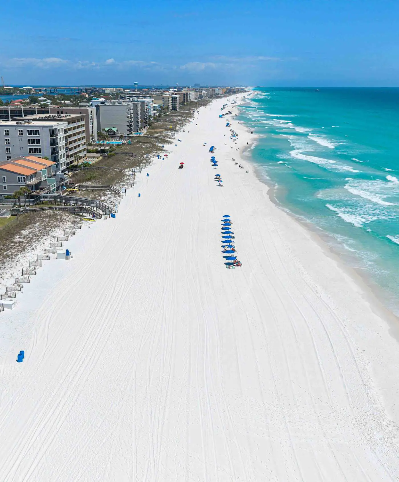 Spacious beachfront condo with full kitchen, shared pool and beach access