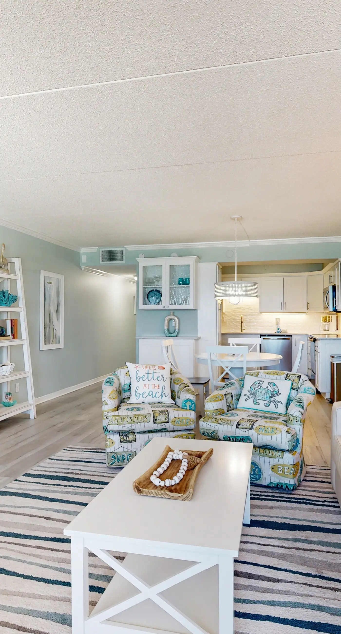 Sunlit Gulf-front condo with gorgeous water views, pool, balcony, & tennis court