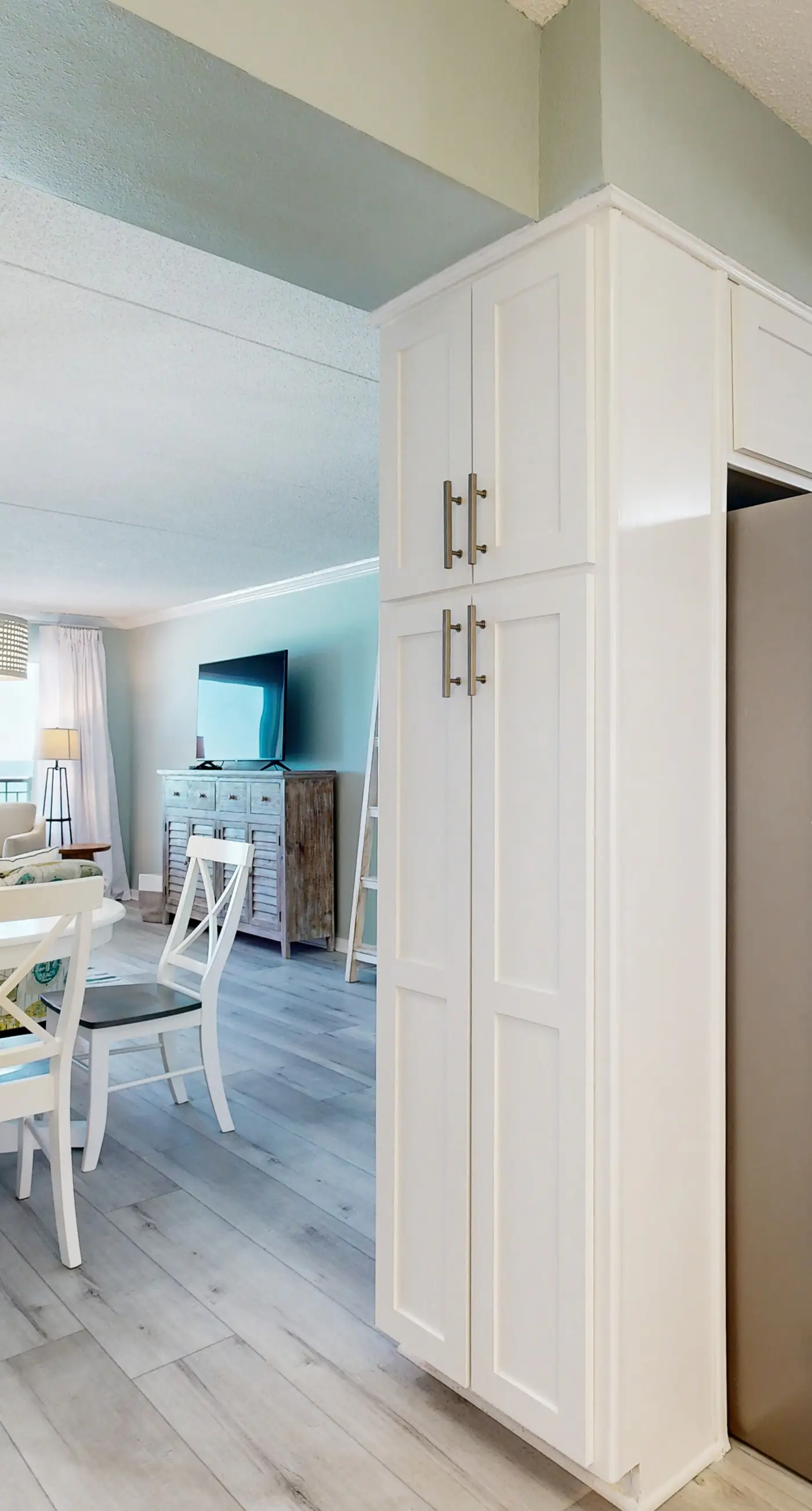 Sunlit Gulf-front condo with gorgeous water views, pool, balcony, & tennis court