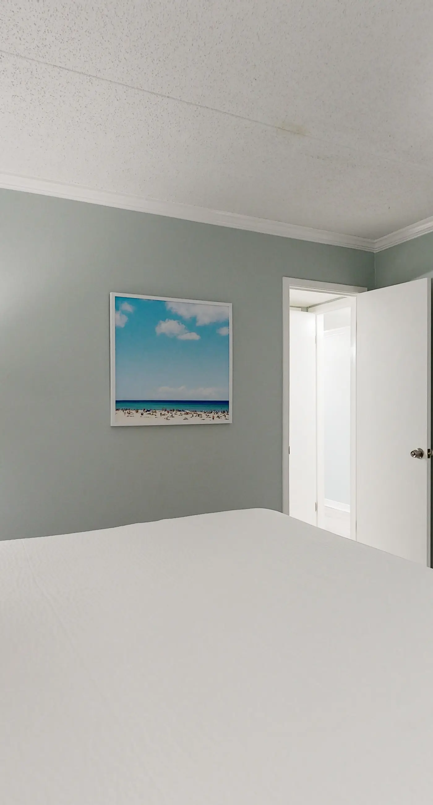 Sunlit Gulf-front condo with gorgeous water views, pool, balcony, & tennis court