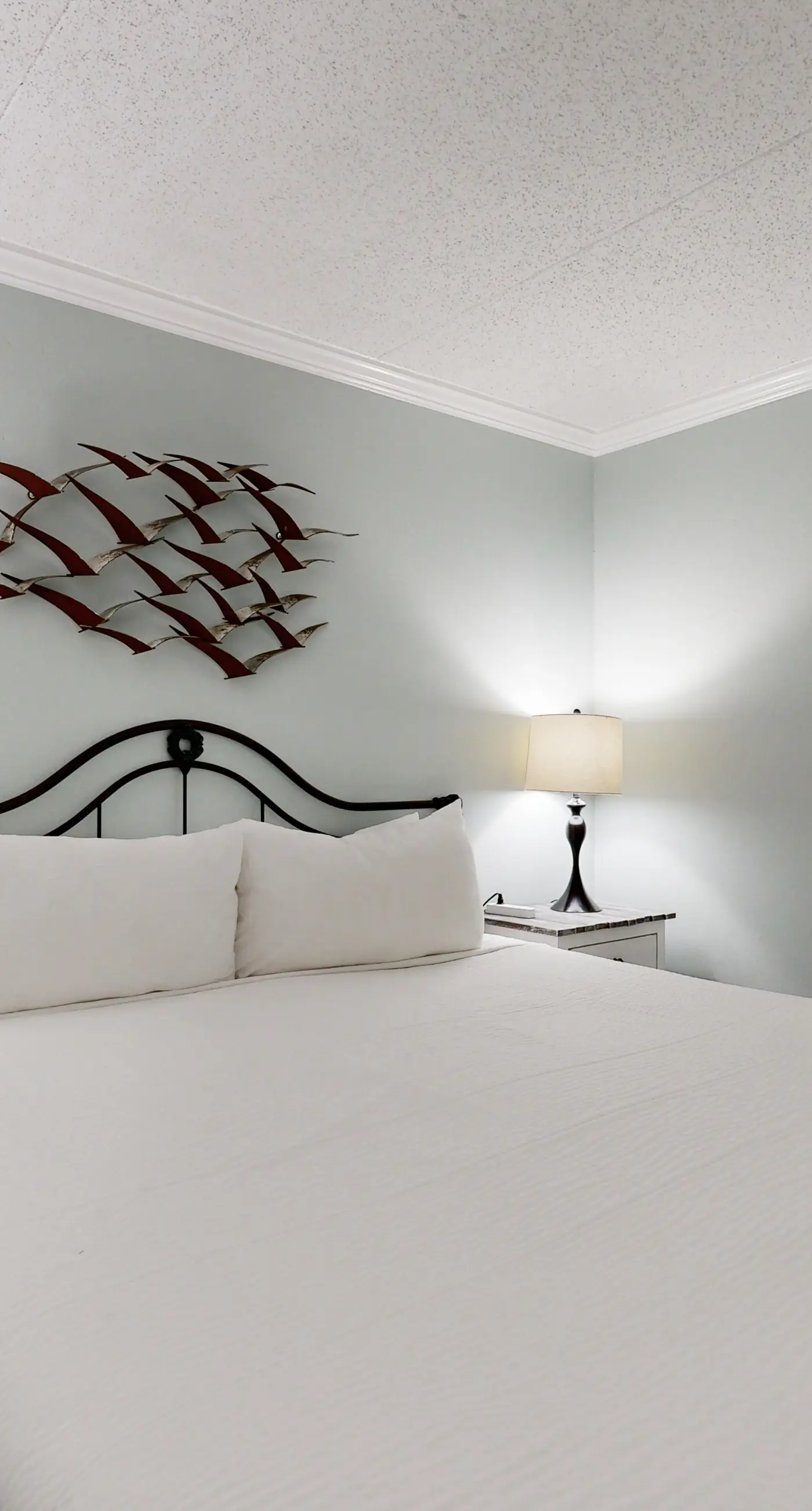 Sunlit Gulf-front condo with gorgeous water views, pool, balcony, & tennis court