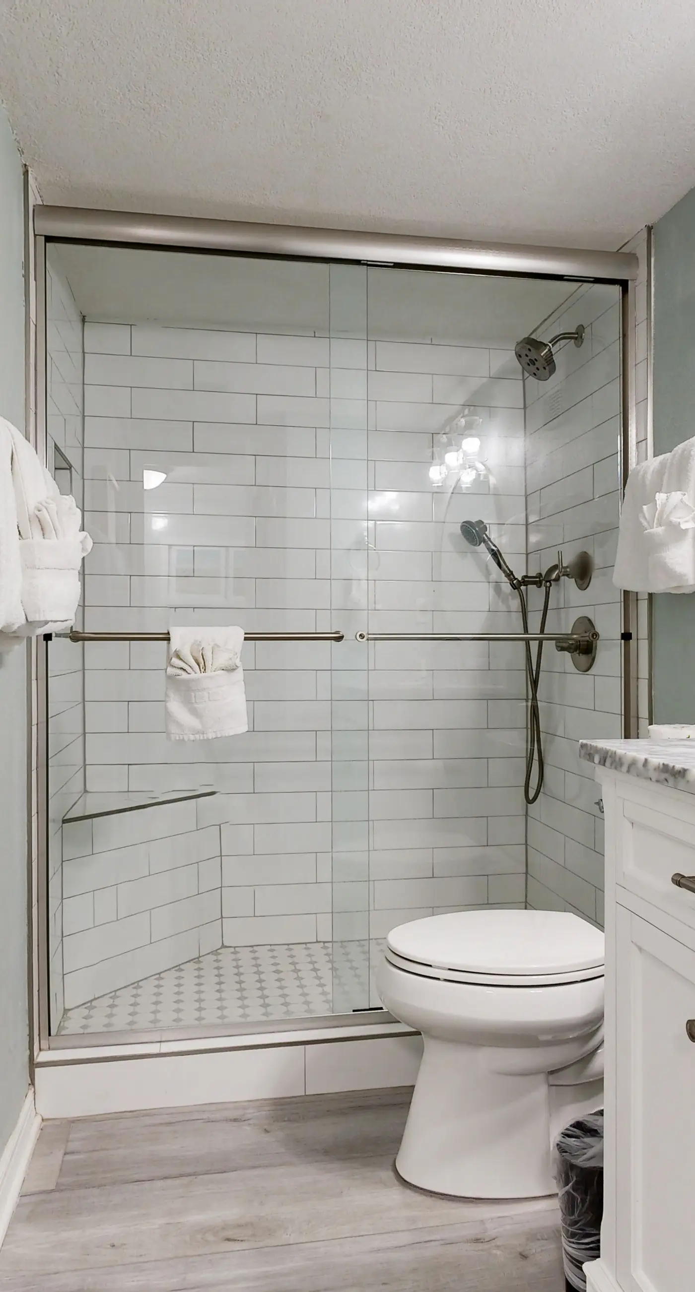 Sunlit Gulf-front condo with gorgeous water views, pool, balcony, & tennis court