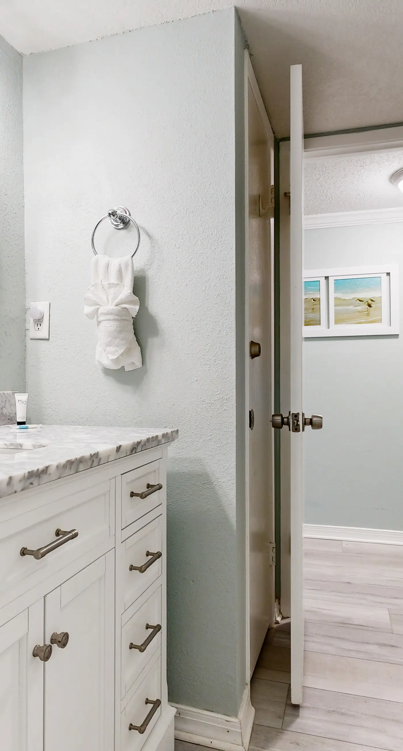 Sunlit Gulf-front condo with gorgeous water views, pool, balcony, & tennis court