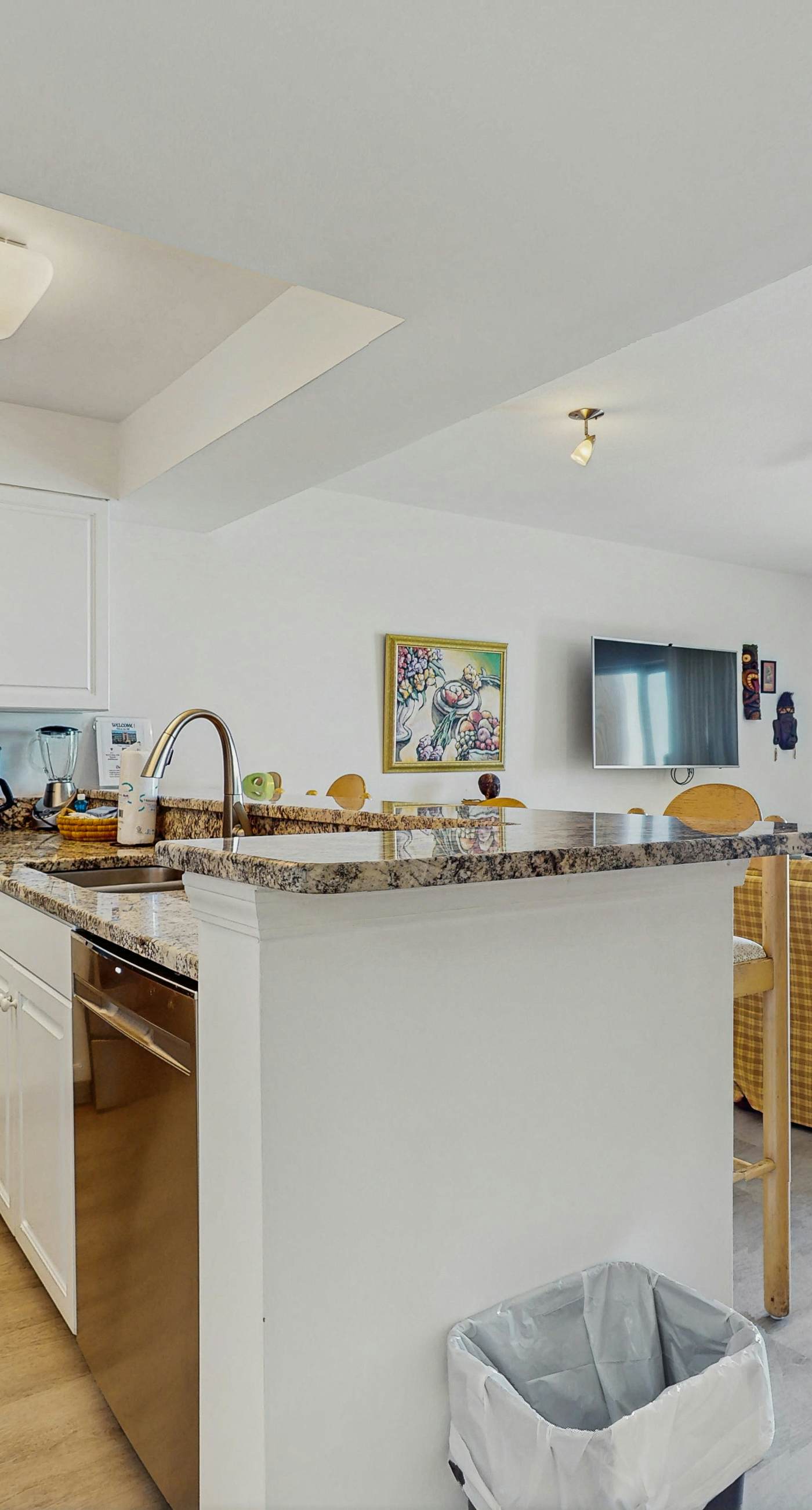 Pelican Isle 102 - Beachfront Condo, gorgeous views, shared pool and beach access