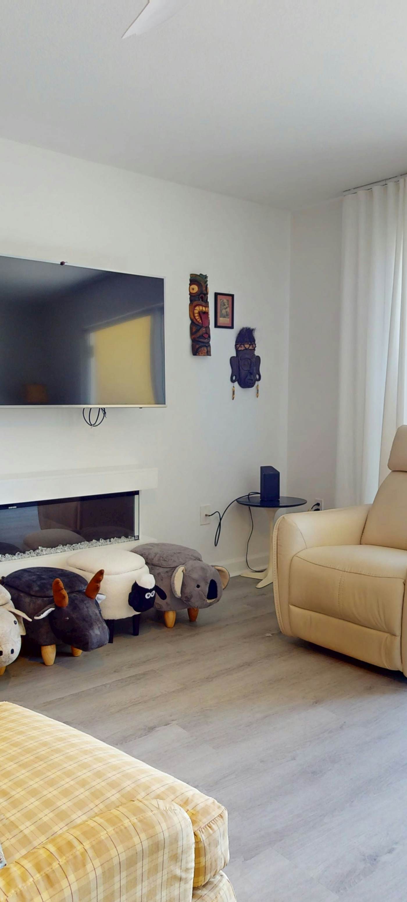 Pelican Isle 102 - Beachfront Condo, gorgeous views, shared pool and beach access