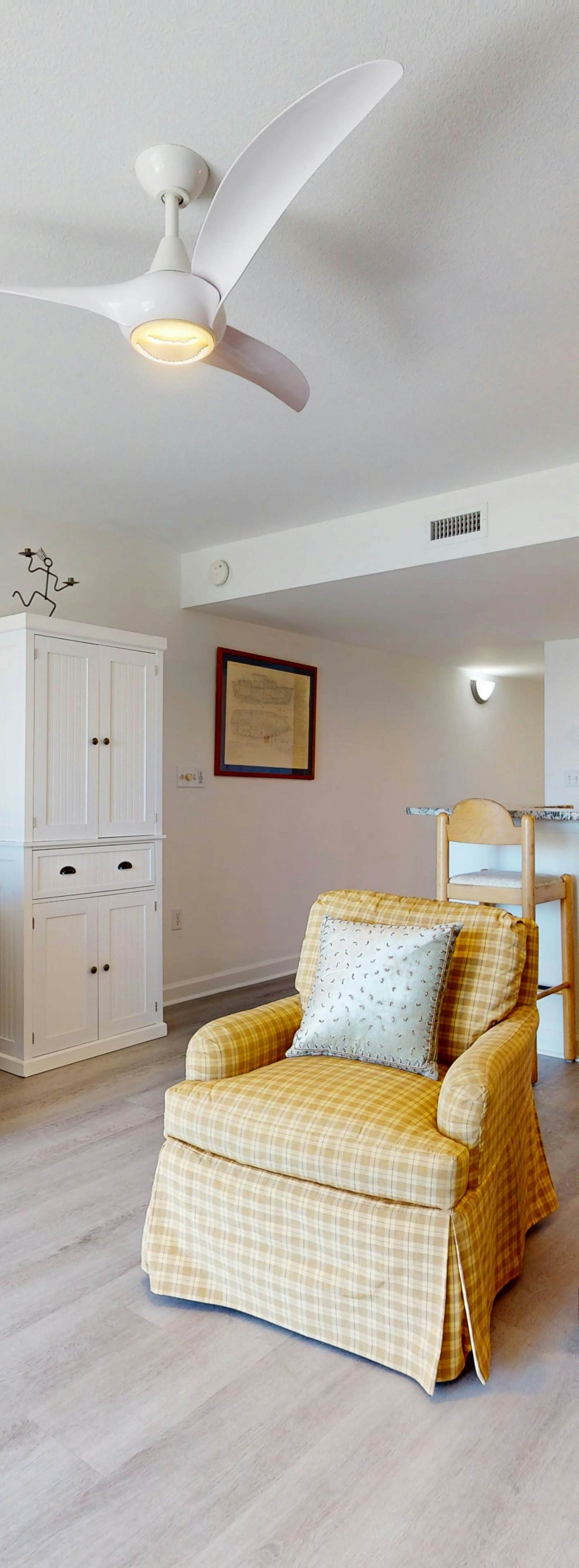 Pelican Isle 102 - Beachfront Condo, gorgeous views, shared pool and beach access