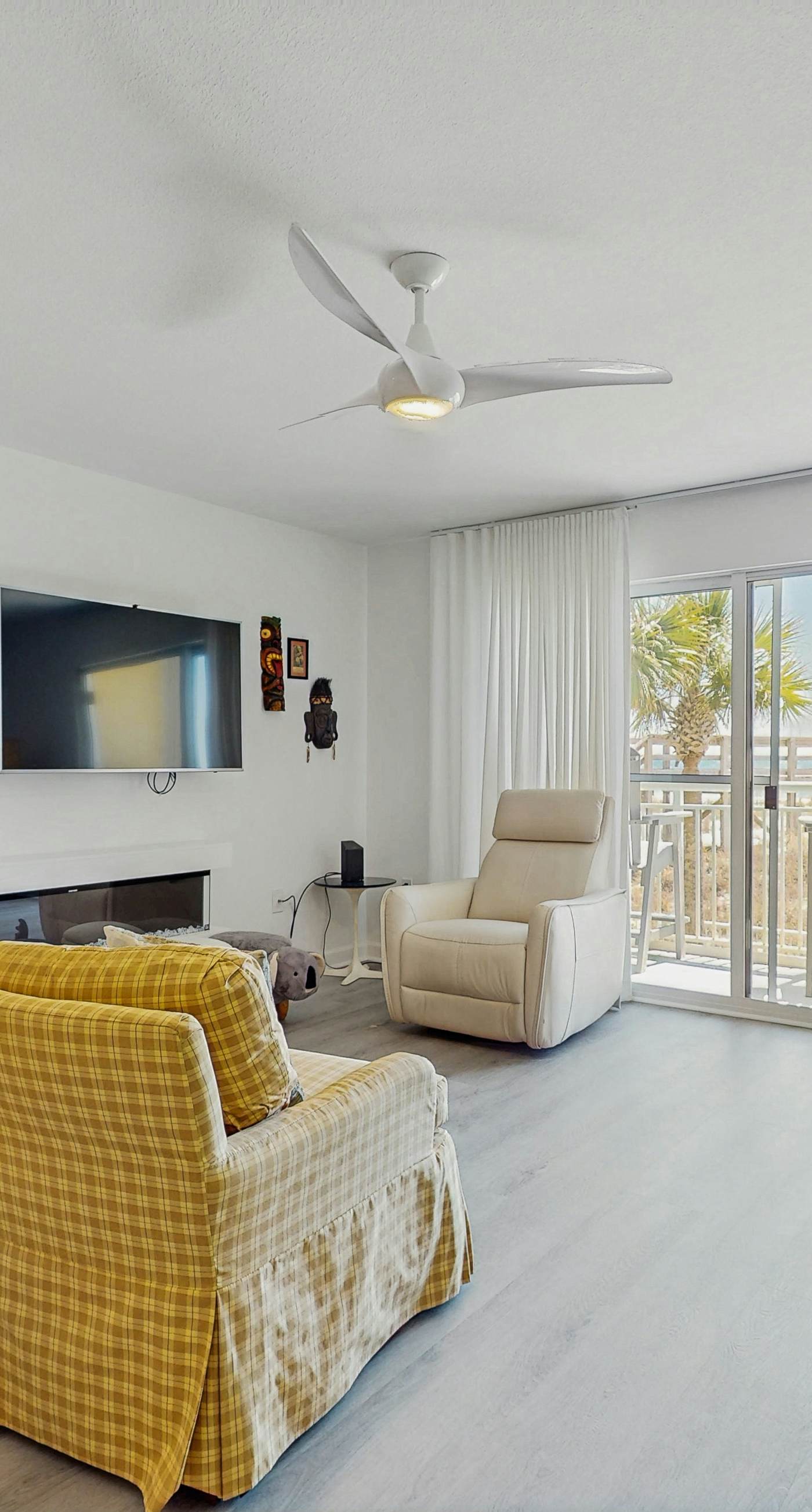 Pelican Isle 102 - Beachfront Condo, gorgeous views, shared pool and beach access