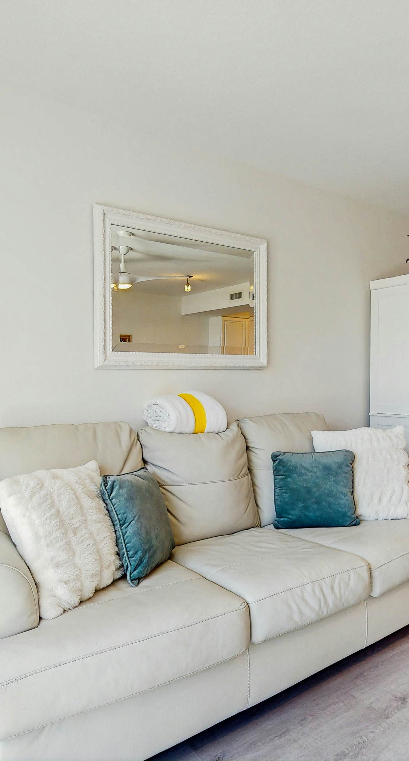 Pelican Isle 102 - Beachfront Condo, gorgeous views, shared pool and beach access