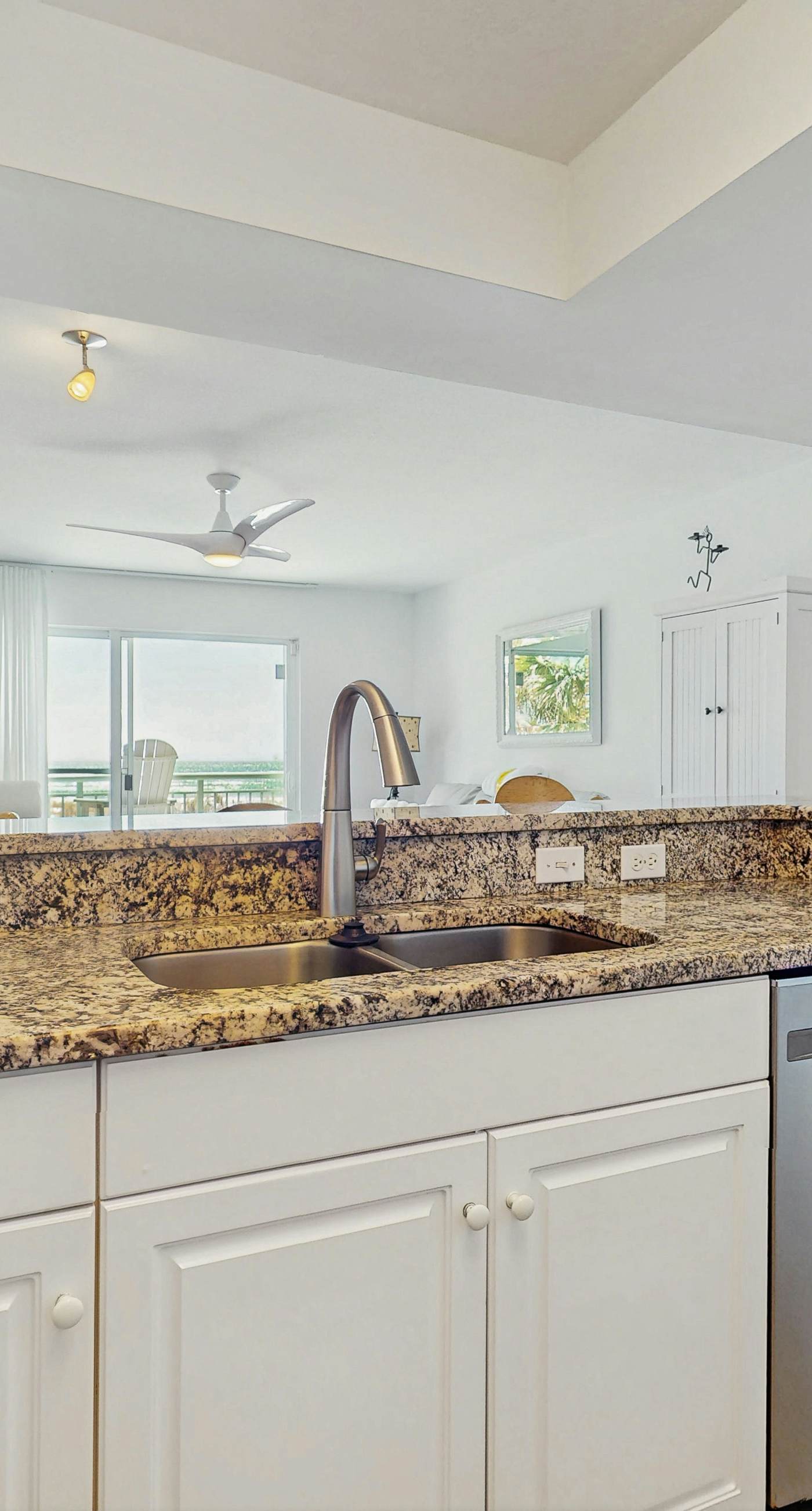 Pelican Isle 102 - Beachfront Condo, gorgeous views, shared pool and beach access