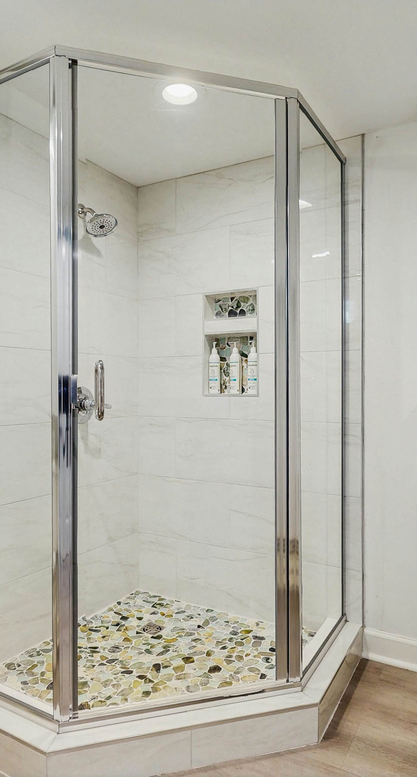 Pelican Isle 102 - Beachfront Condo, gorgeous views, shared pool and beach access