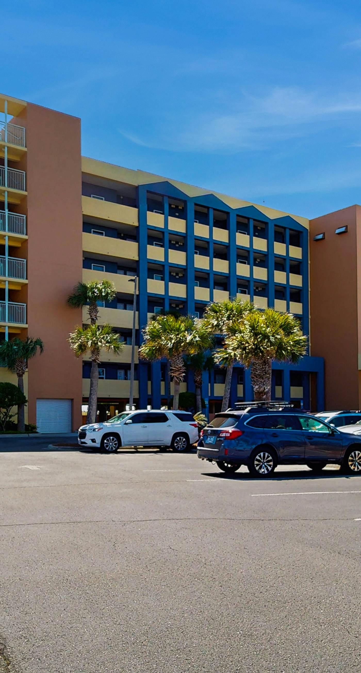 Pelican Isle 102 - Beachfront Condo, gorgeous views, shared pool and beach access