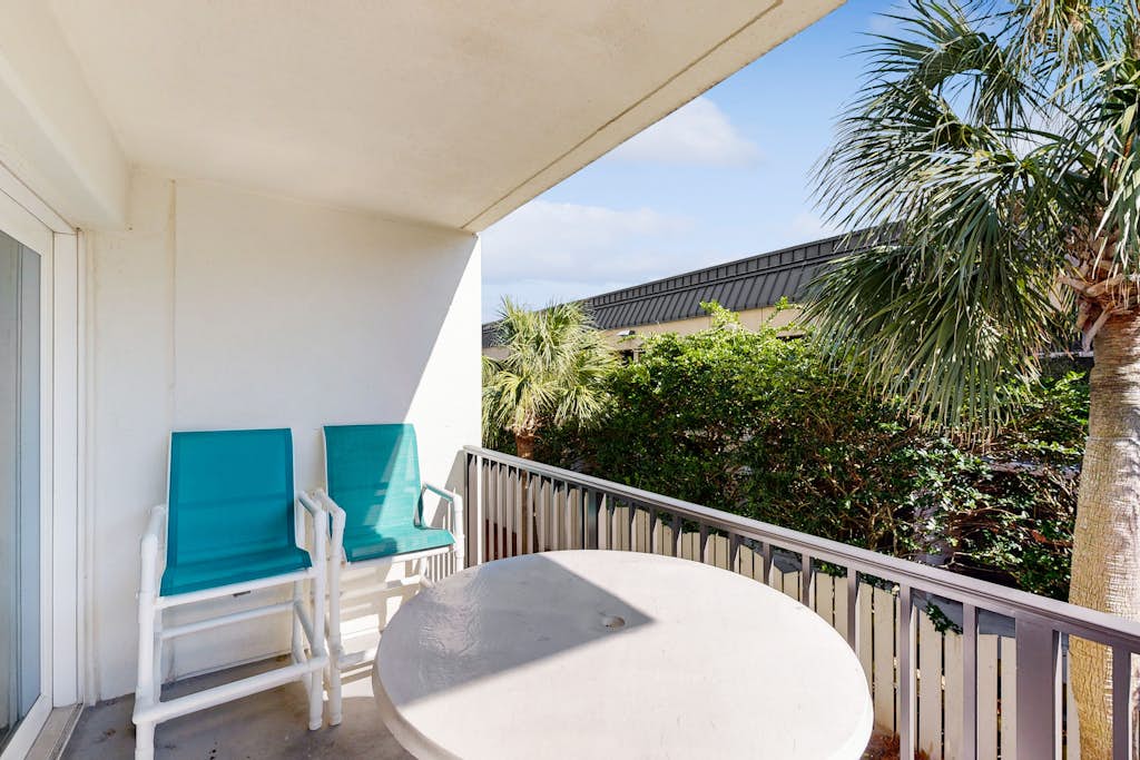 Sea Oats 208 - Gulf-front condo with WiFi & a washer/dryer plus pool, hot tub, & fitness room
