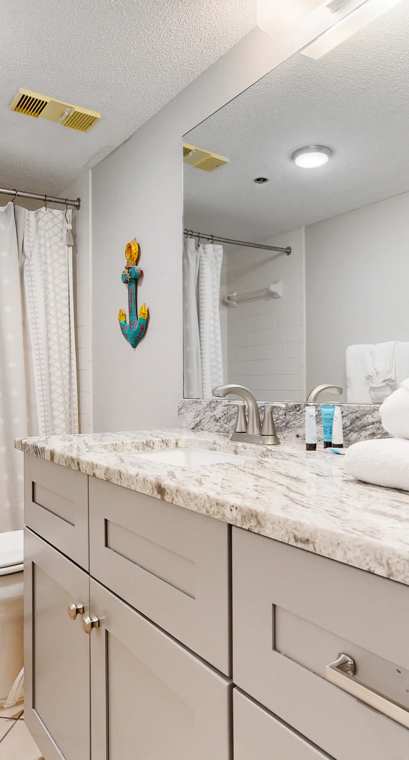 Sea Oats 208 - Gulf-front condo with WiFi & a washer/dryer plus pool, hot tub, & fitness room