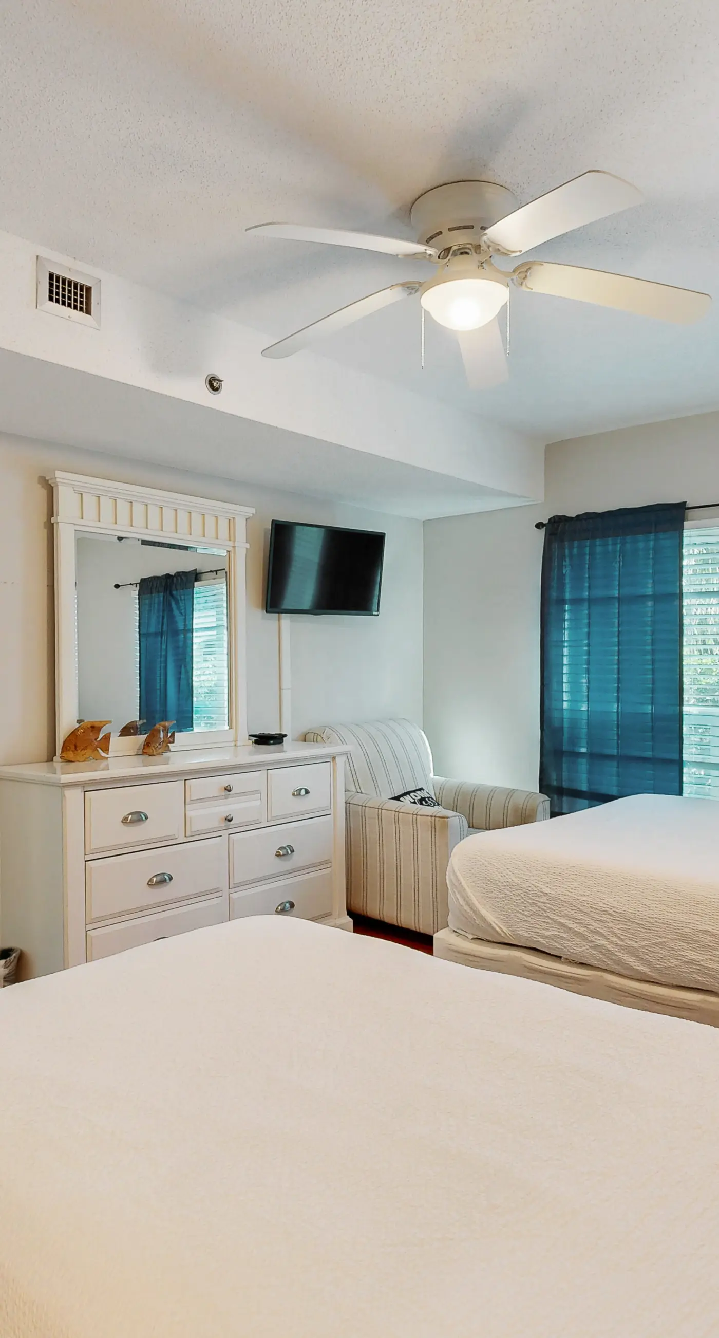 Sea Oats 208 - Gulf-front condo with WiFi & a washer/dryer plus pool, hot tub, & fitness room