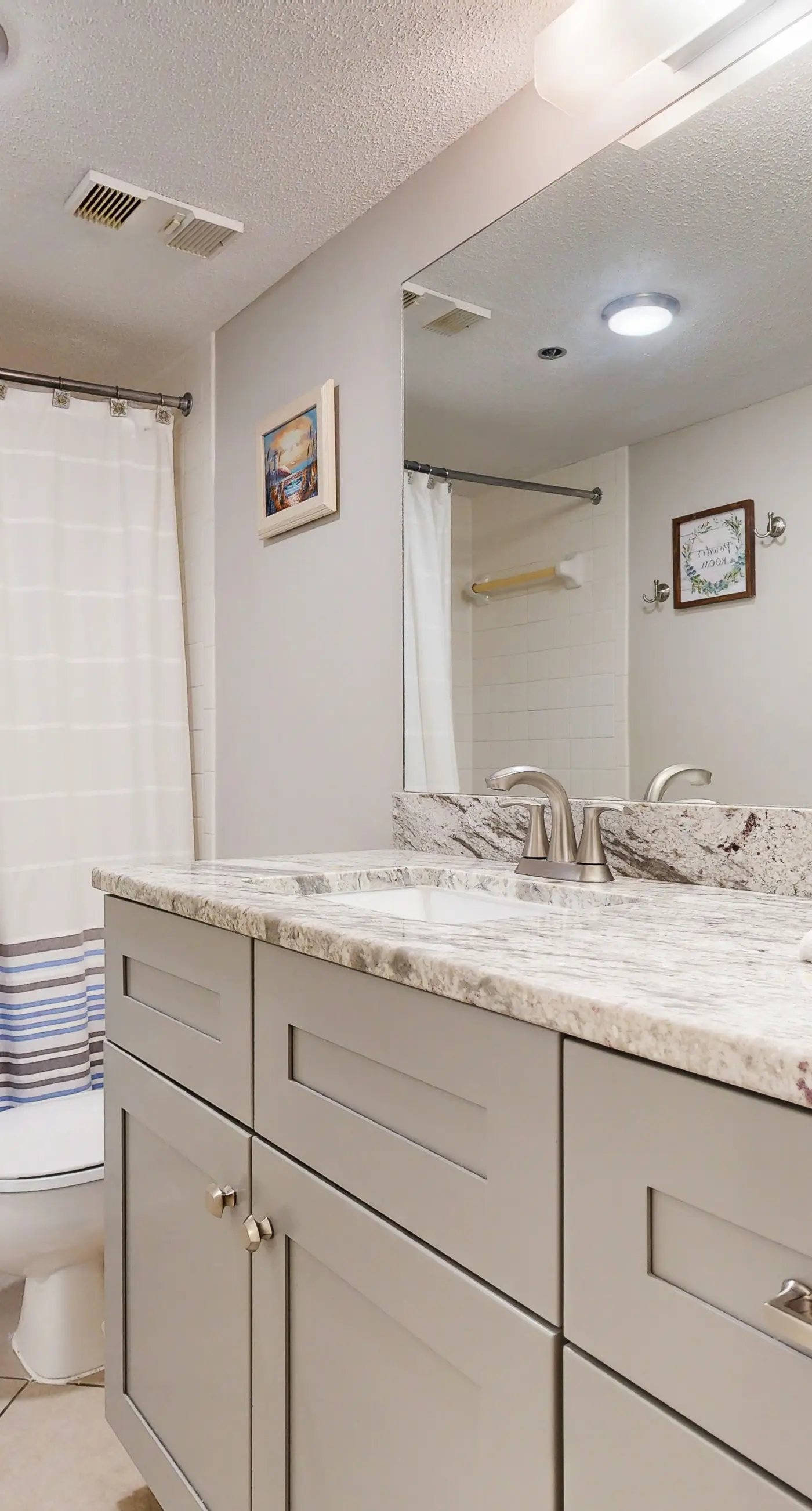 Sea Oats 208 - Gulf-front condo with WiFi & a washer/dryer plus pool, hot tub, & fitness room