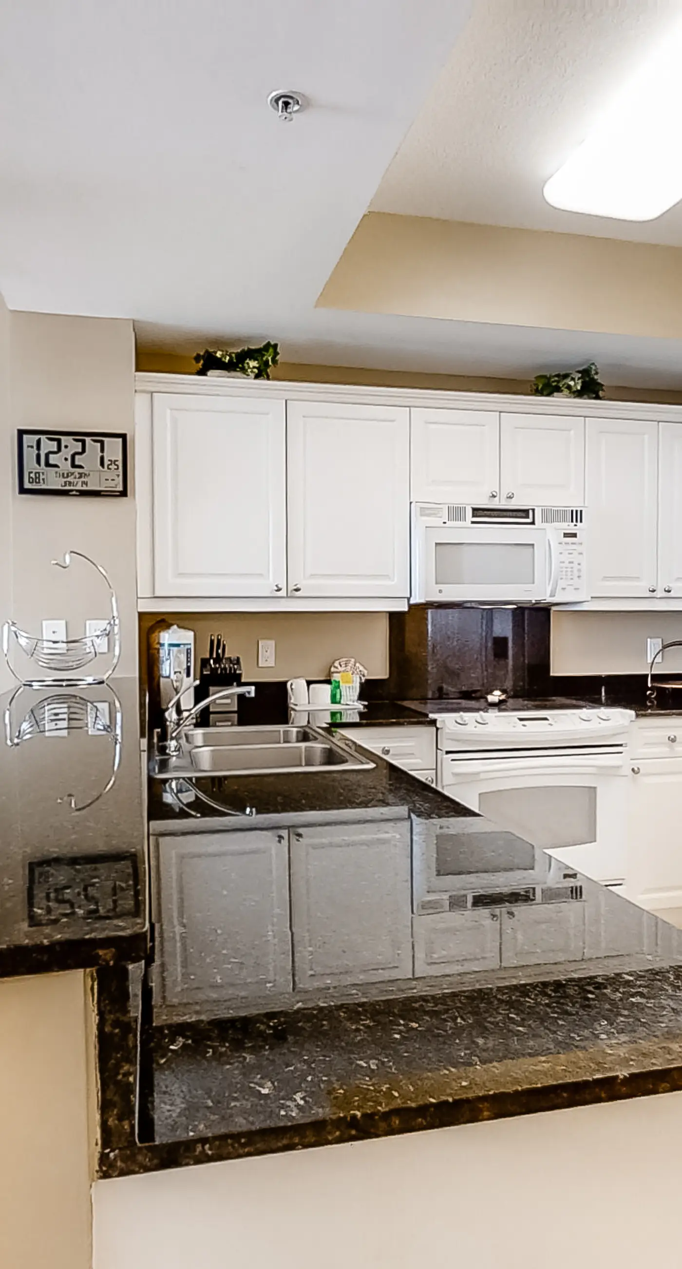 Sixth floor Summer Place condo w/ beach access, shared pool, and more