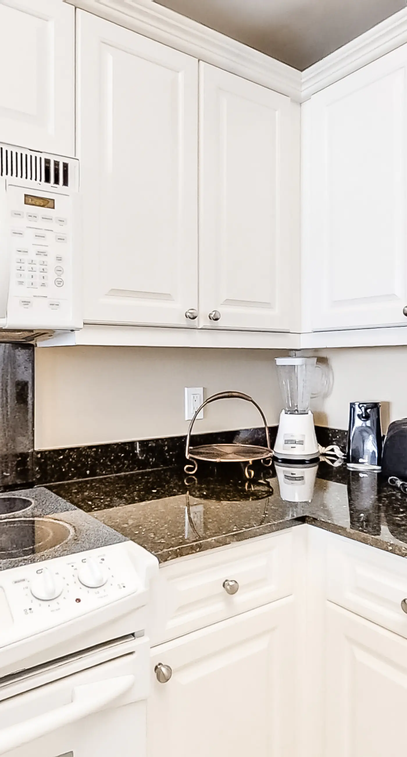 Sixth floor Summer Place condo w/ beach access, shared pool, and more