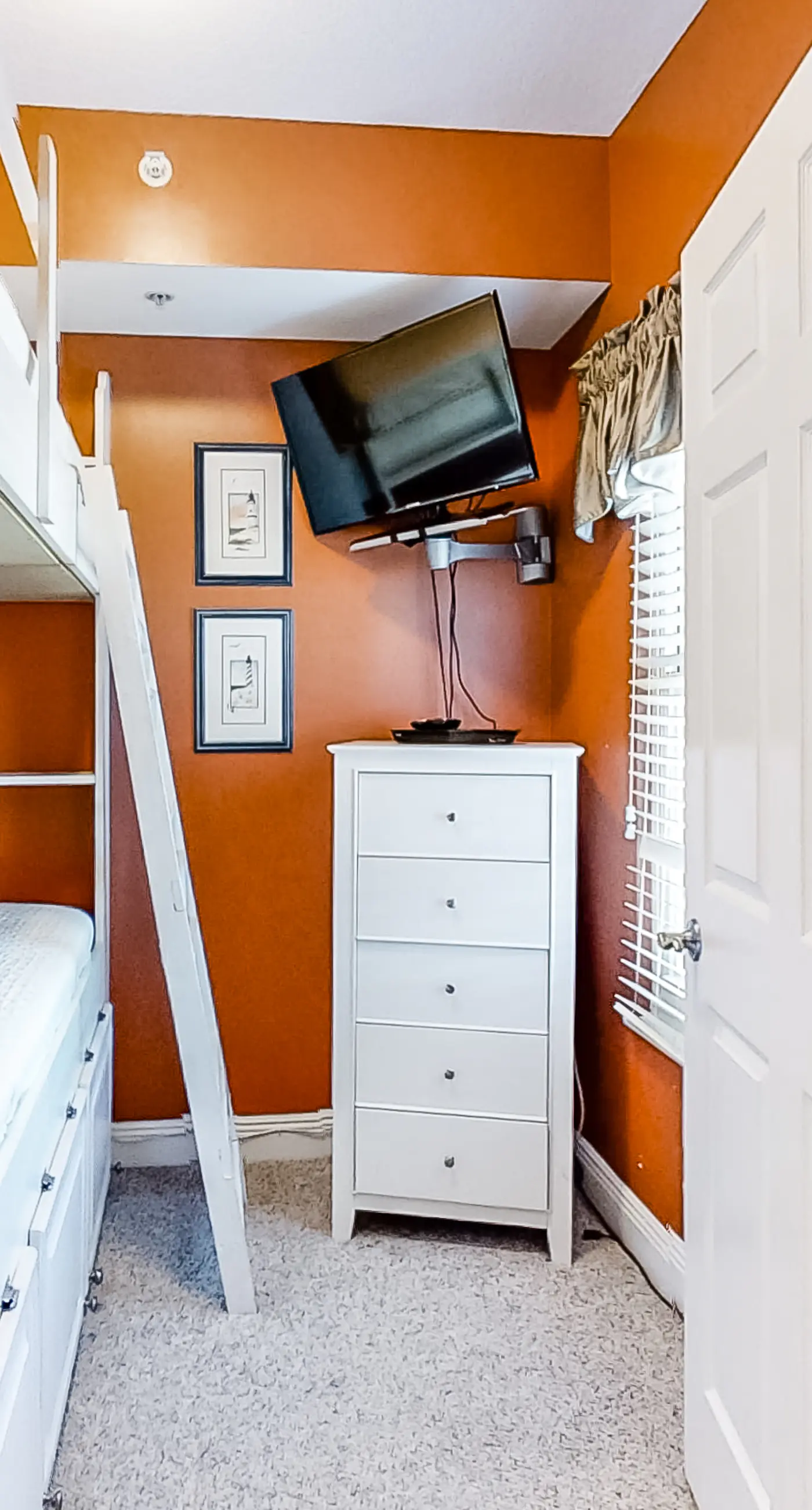 Sixth floor Summer Place condo w/ beach access, shared pool, and more