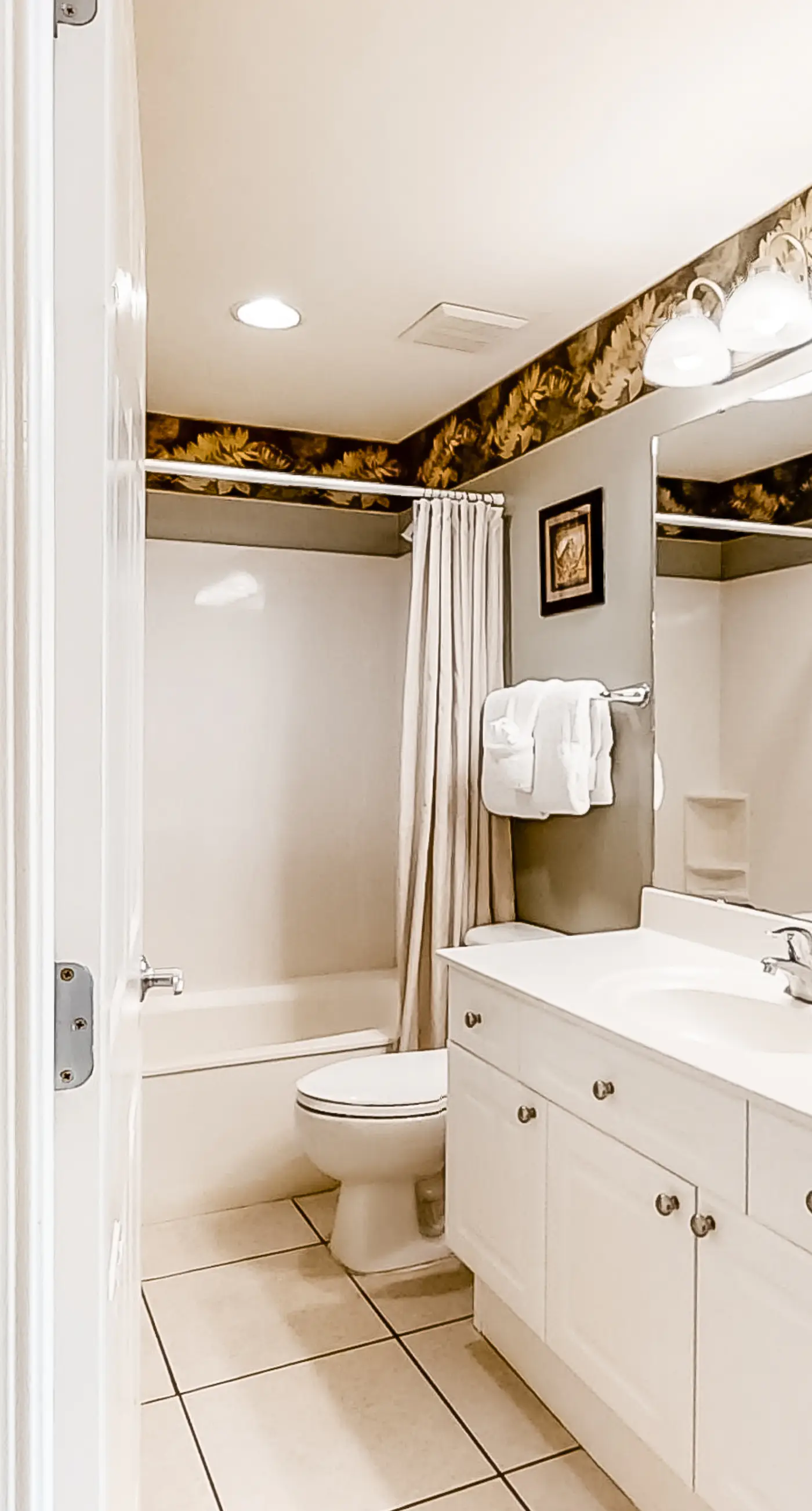 Sixth floor Summer Place condo w/ beach access, shared pool, and more