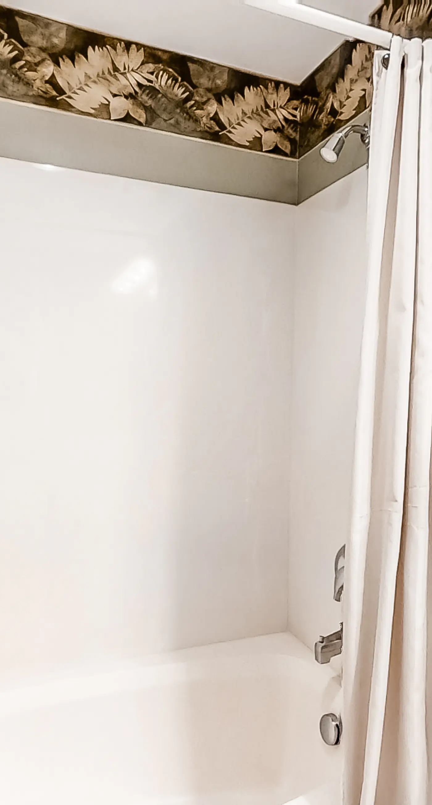 Sixth floor Summer Place condo w/ beach access, shared pool, and more