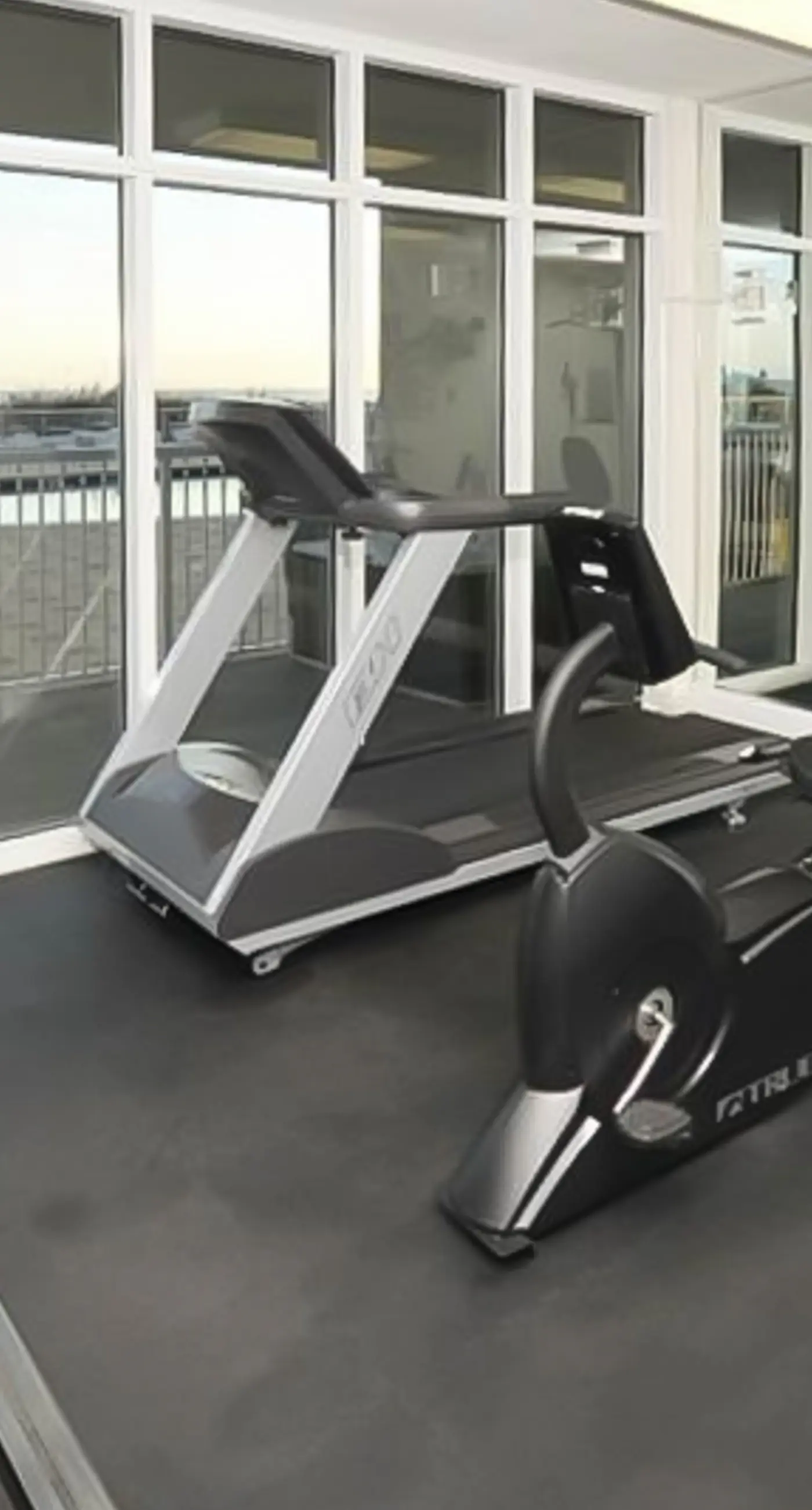 Sixth floor Summer Place condo w/ beach access, shared pool, and more