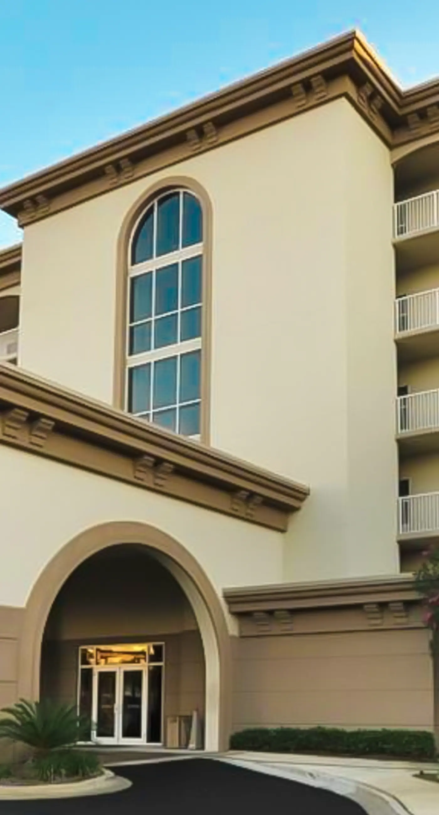 Sixth floor Summer Place condo w/ beach access, shared pool, and more