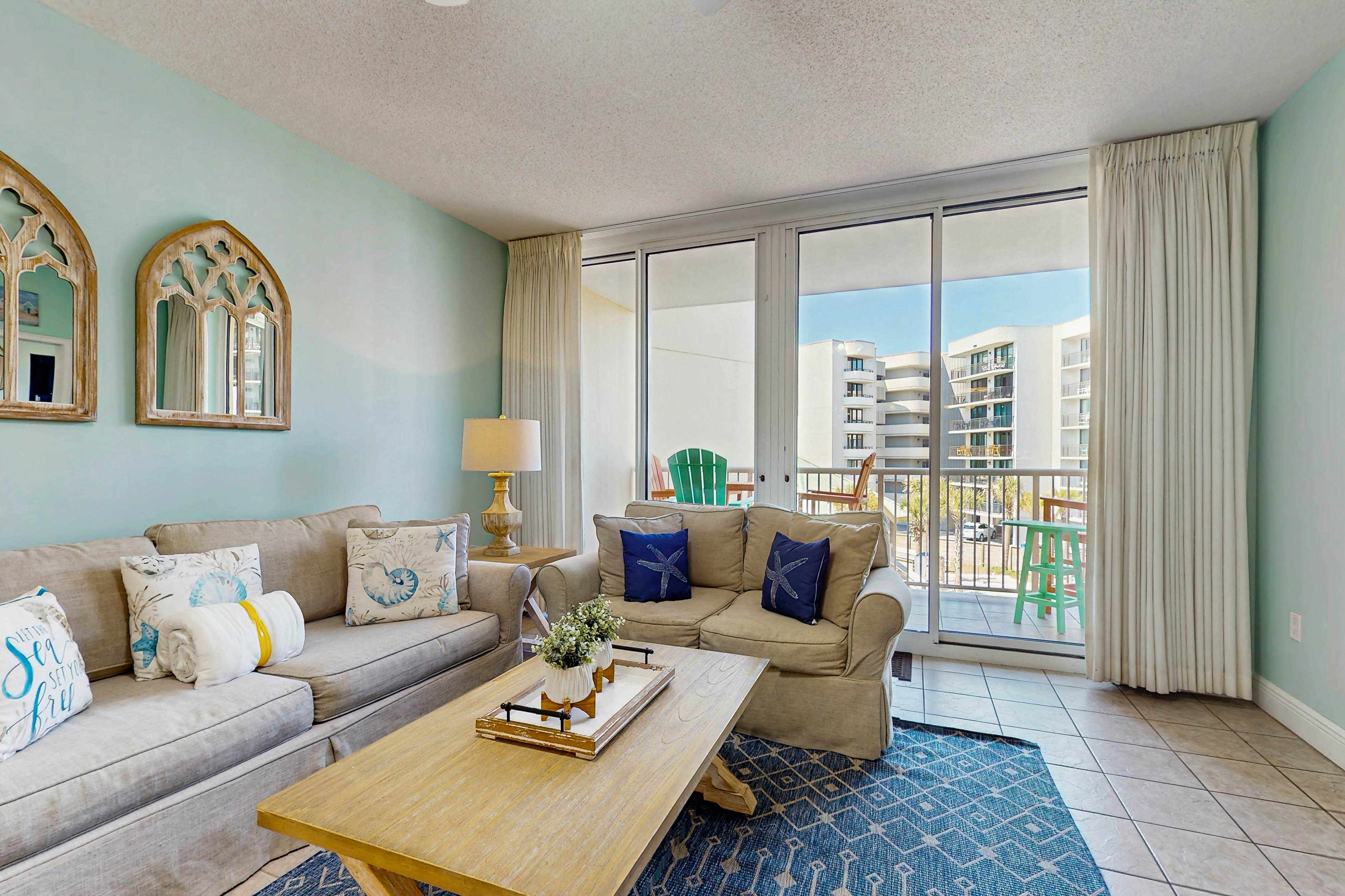 Spacious Third-Floor Condo Beach Chairs & Umbrella Walk-In Shower