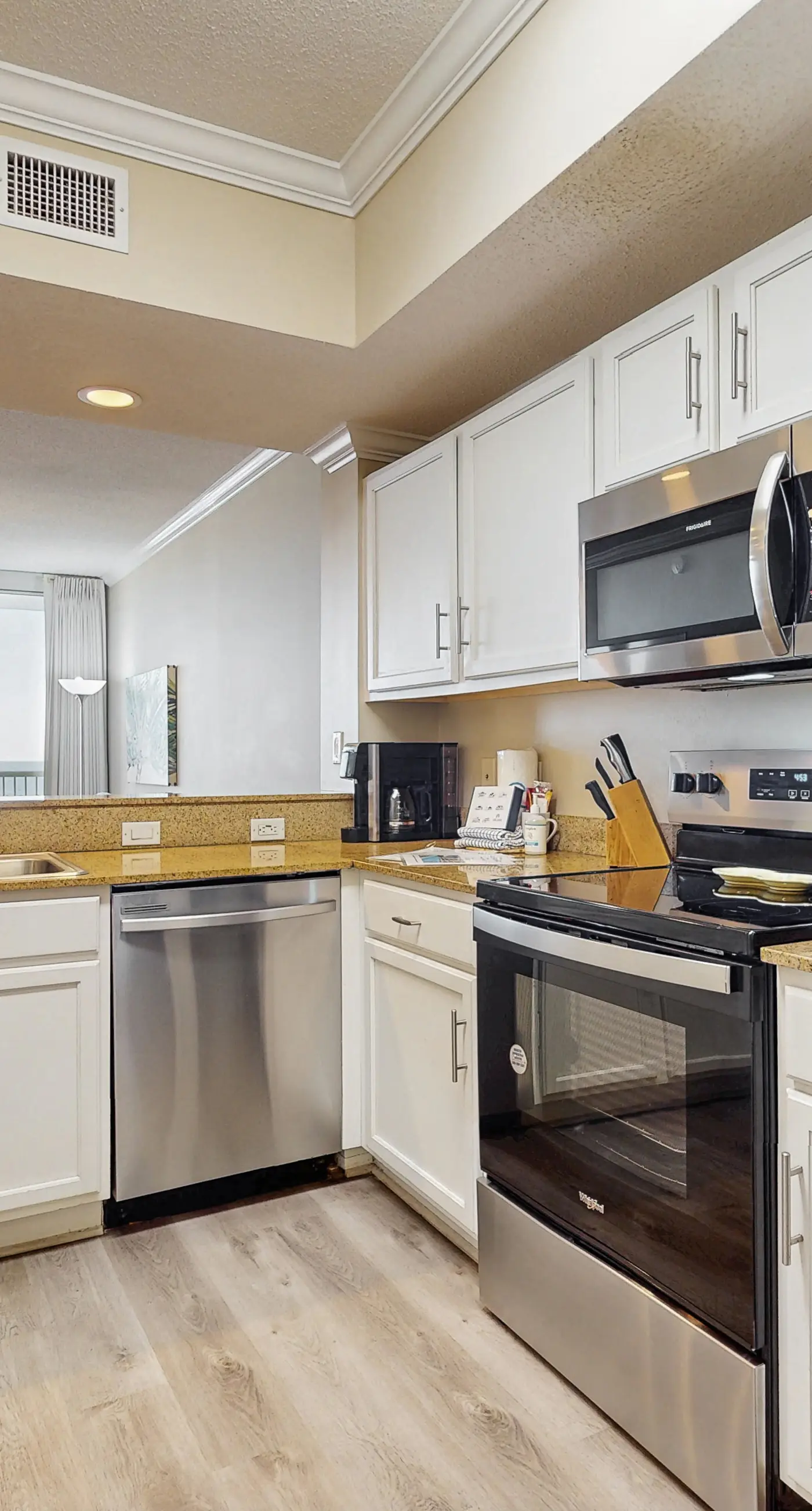 Picturesque Gulf-Front Condo Steps To Beach Gulfside Pool & Exercise Room