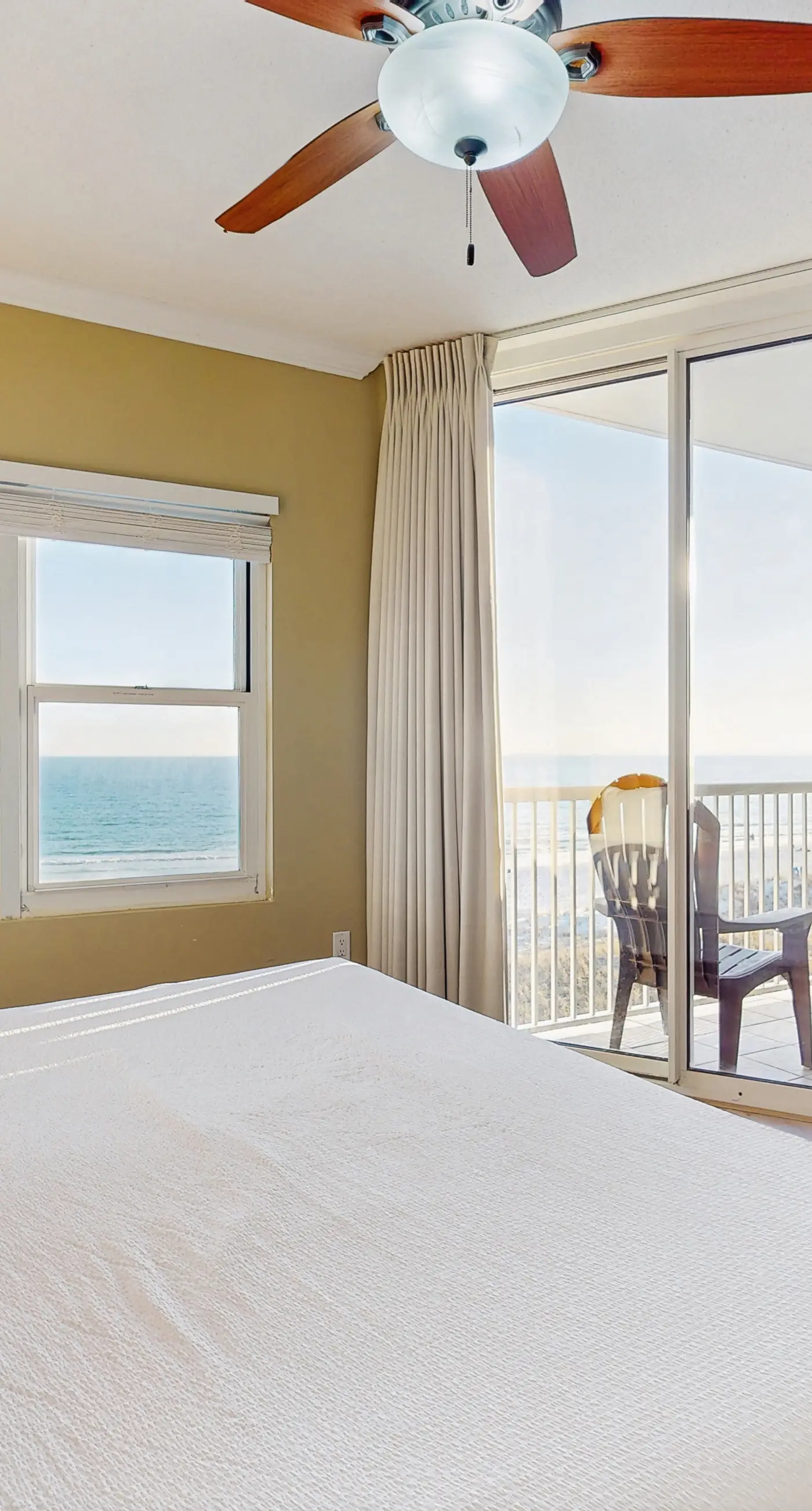 Picturesque Gulf-Front Condo Steps To Beach Gulfside Pool & Exercise Room