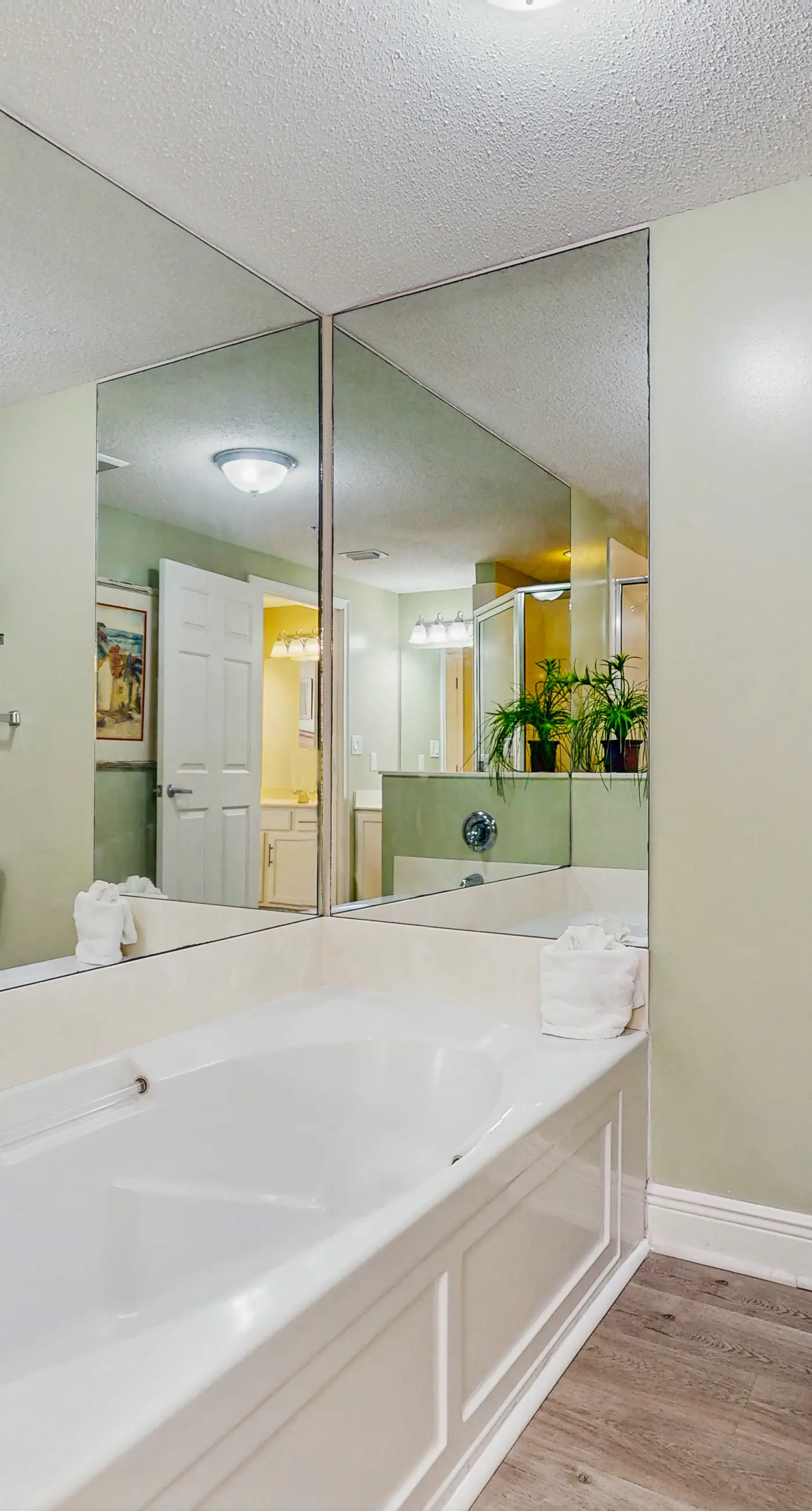 Picturesque Gulf-Front Condo Steps To Beach Gulfside Pool & Exercise Room