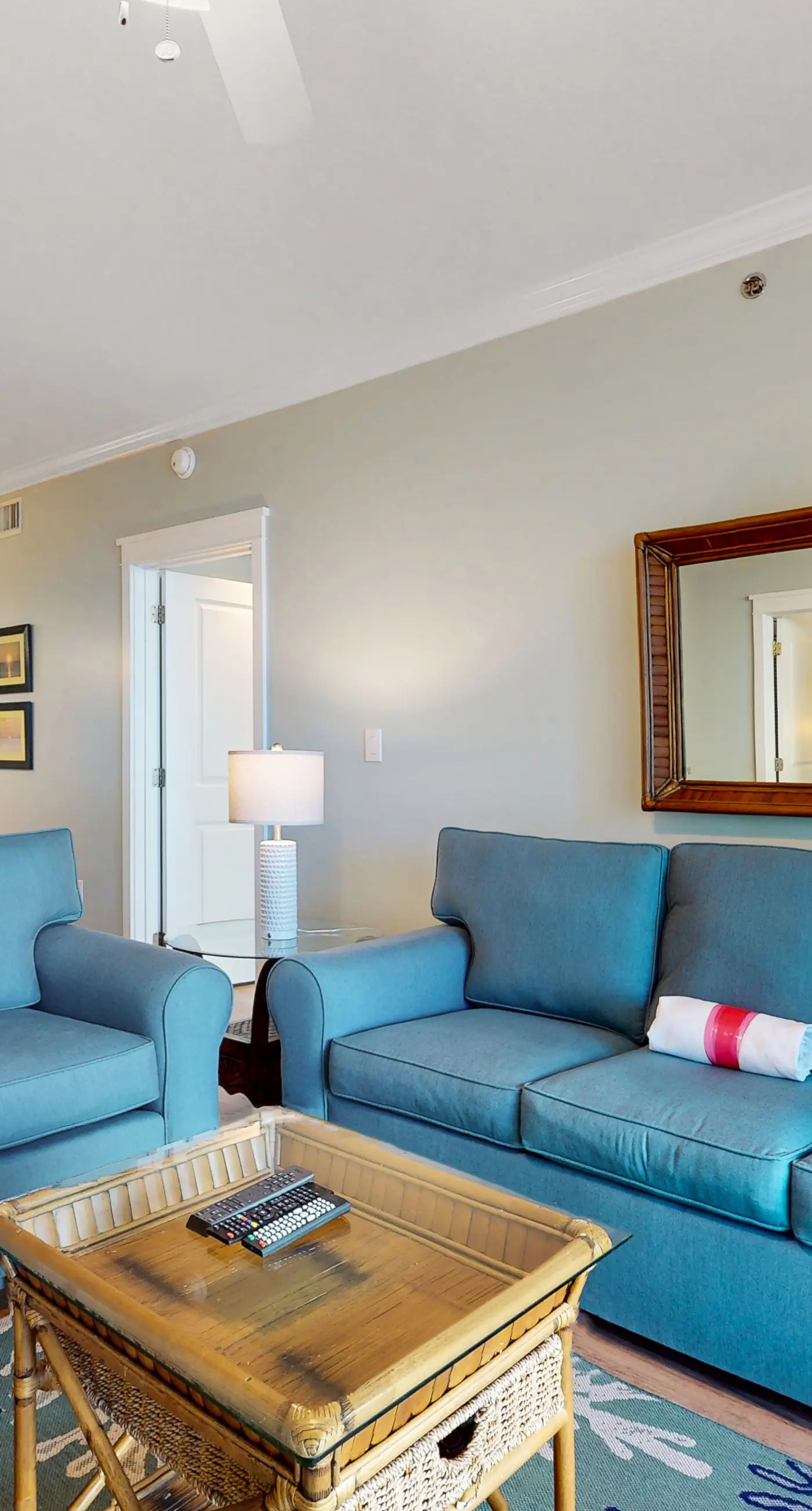 Beachview Condo with full kitchen, shared pool and beach access