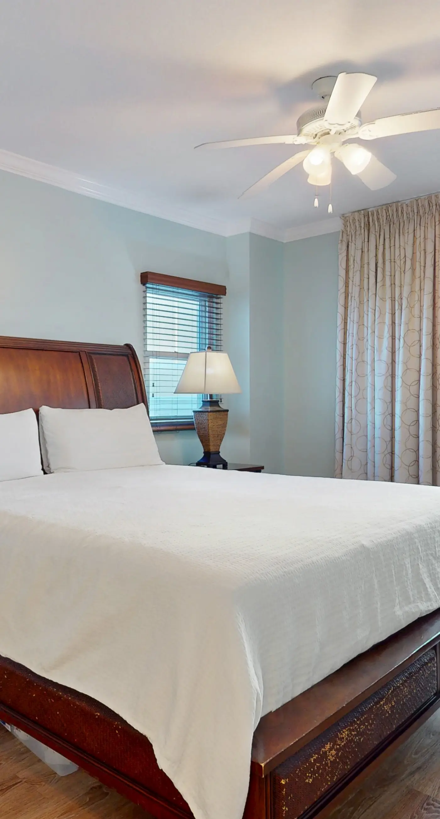 Beachview Condo with full kitchen, shared pool and beach access