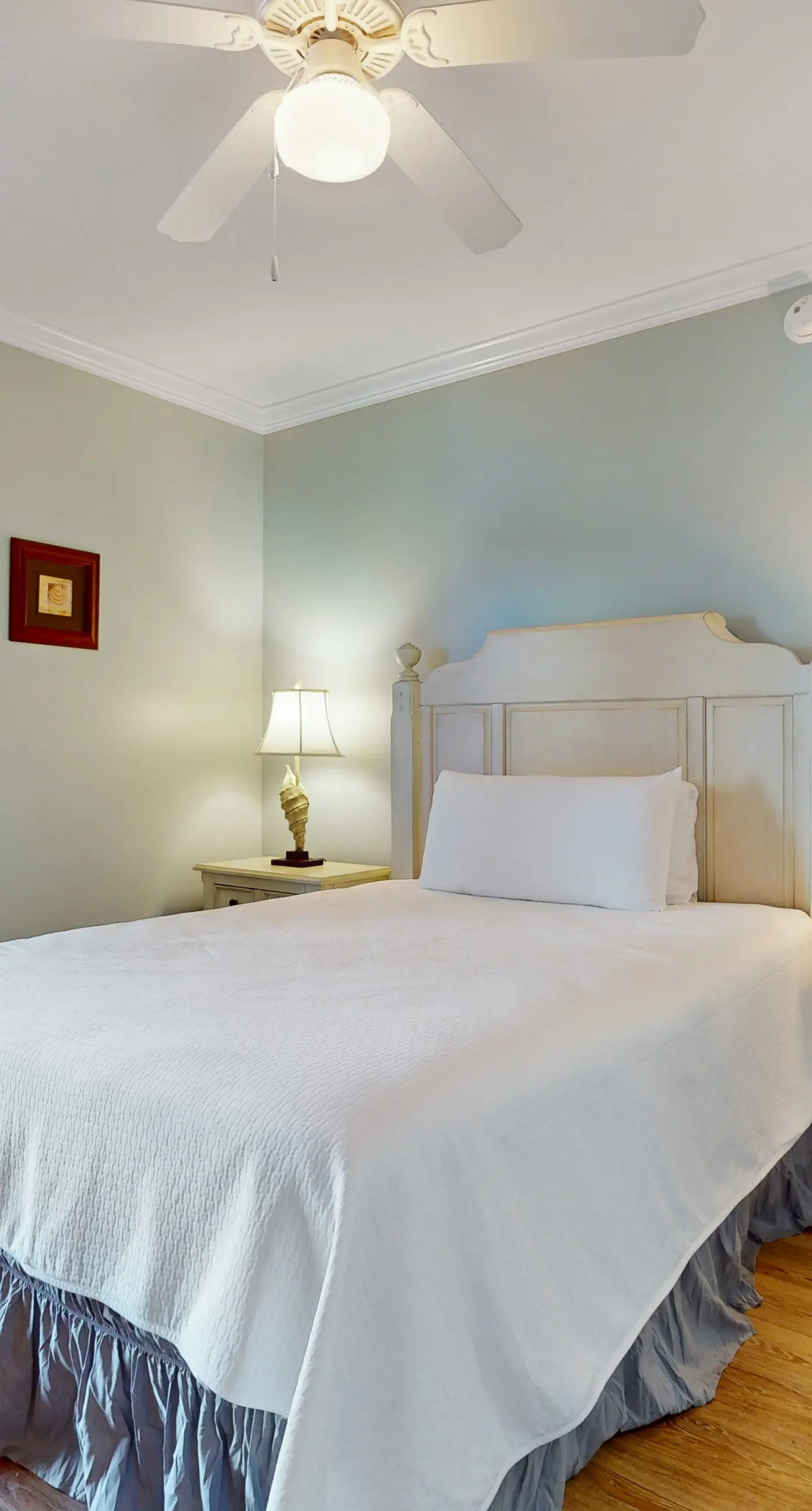 Beachview Condo with full kitchen, shared pool and beach access