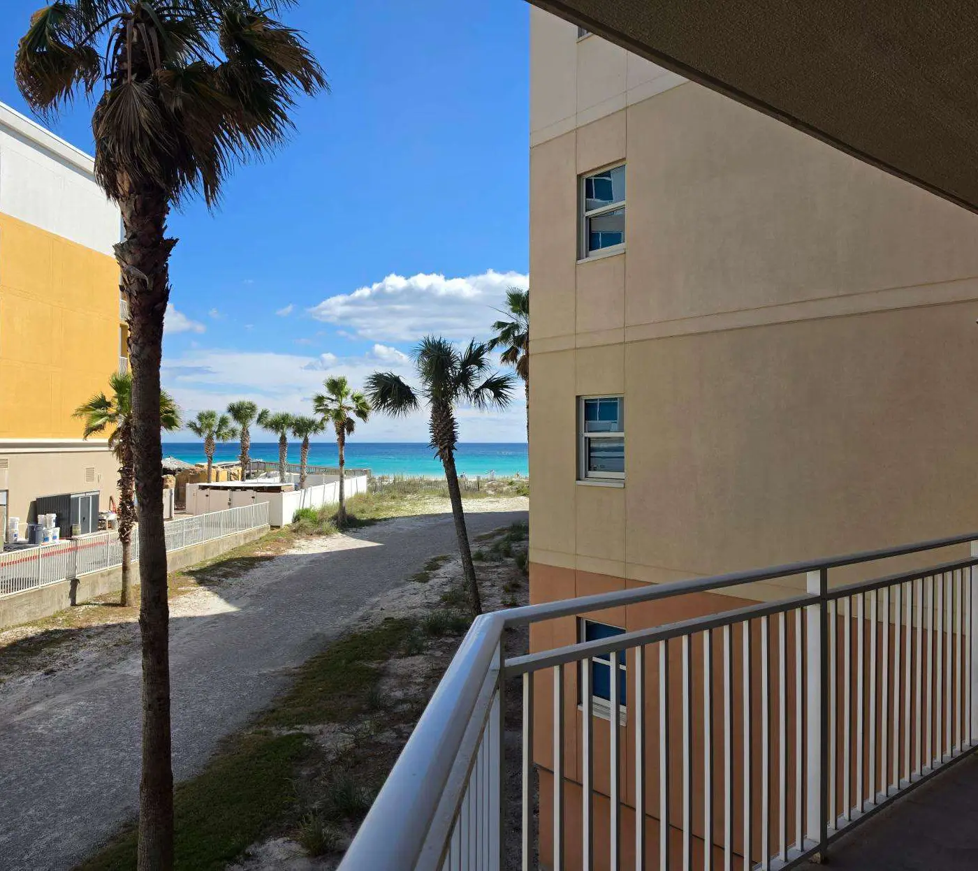 Beachview Condo with full kitchen, shared pool and beach access