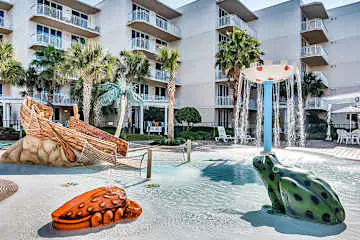 Beachview Condo with full kitchen, shared pool and beach access