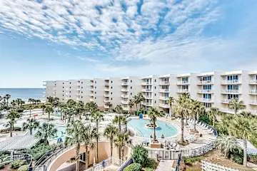 Beachview Condo with full kitchen, shared pool and beach access
