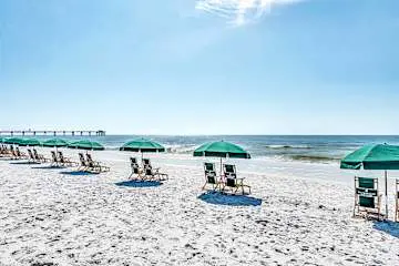 Beachview Condo with full kitchen, shared pool and beach access