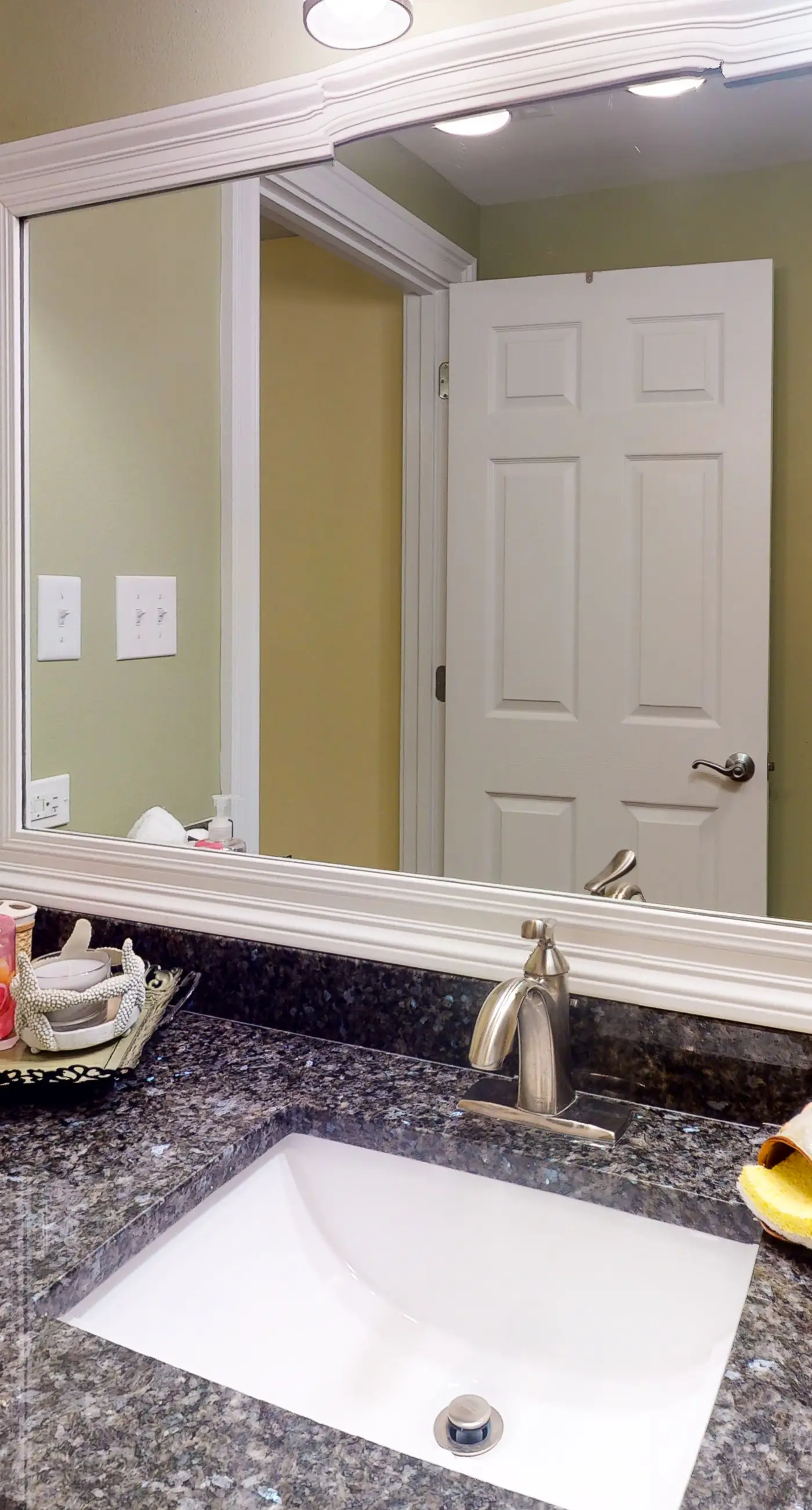 Charming Condo with Shared Pools & Hot Tub, Ocean View, High-Speed WiFi, and W/D