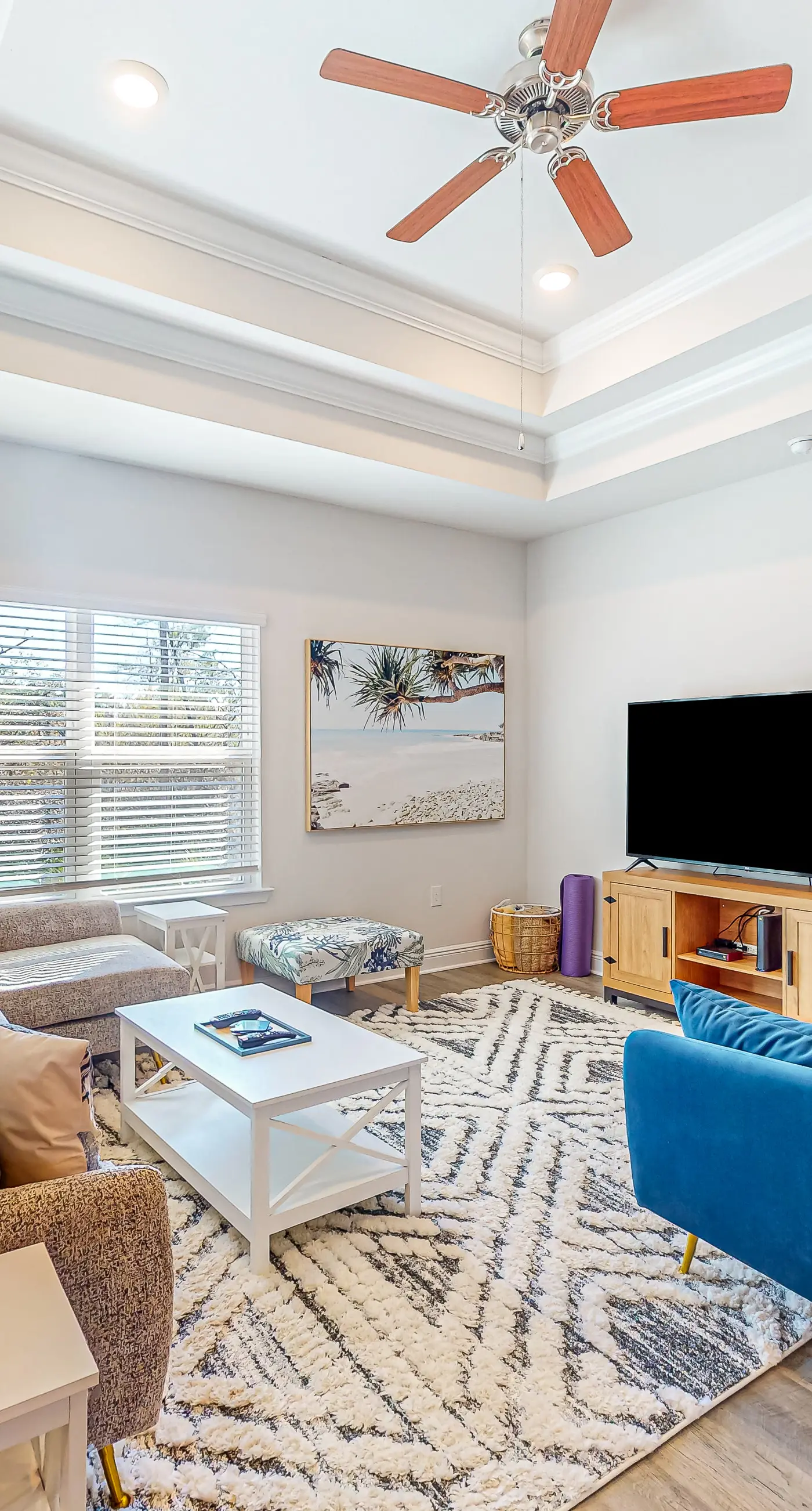 Heated community pool, themed kids room, dog friendly Beach, & Relaxing Massage