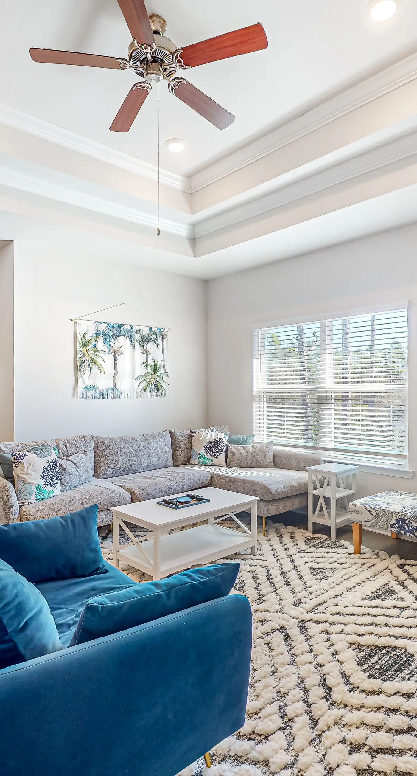 Heated community pool, themed kids room, dog friendly Beach, & Relaxing Massage