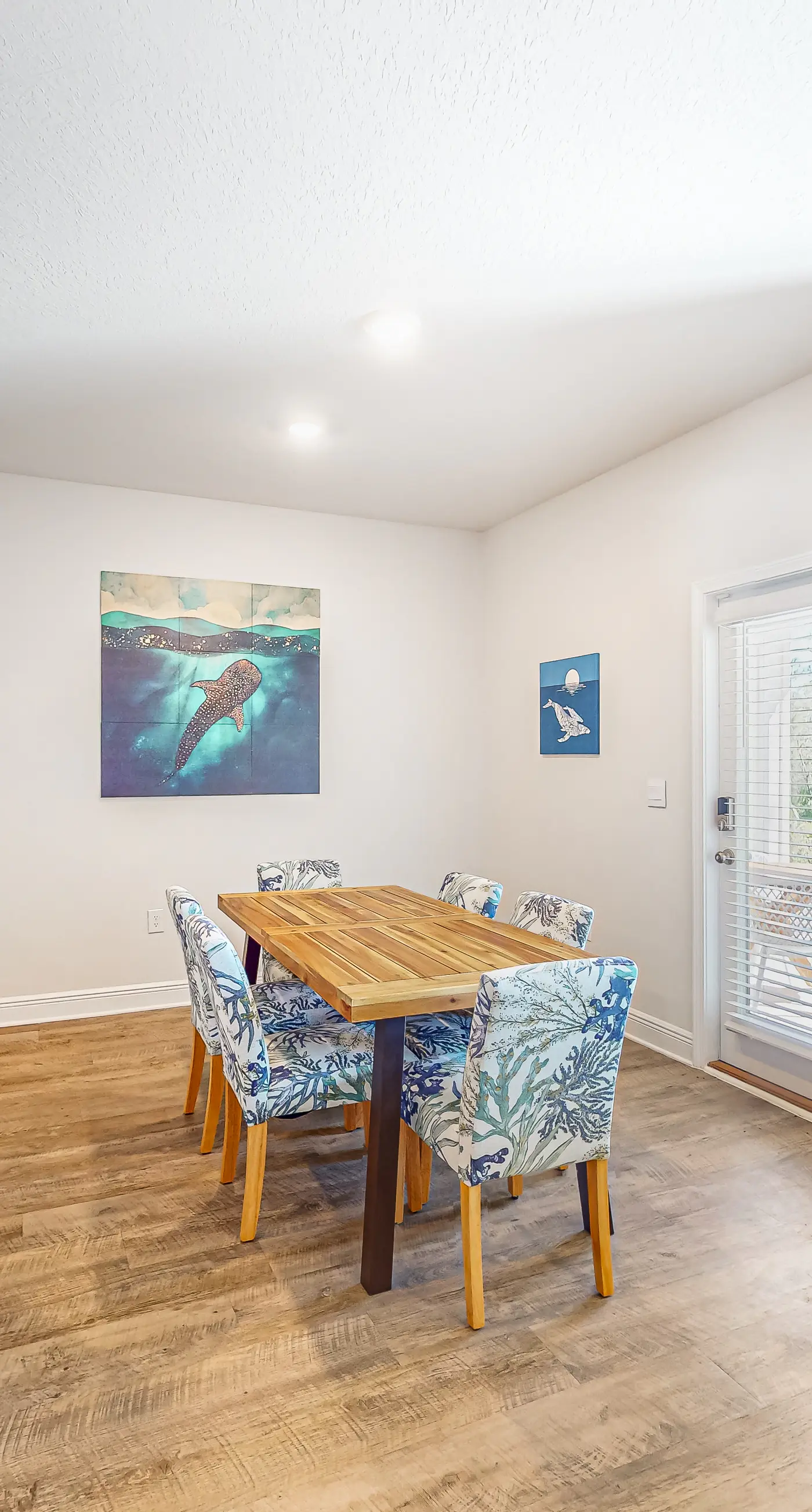 Heated community pool, themed kids room, dog friendly Beach, & Relaxing Massage