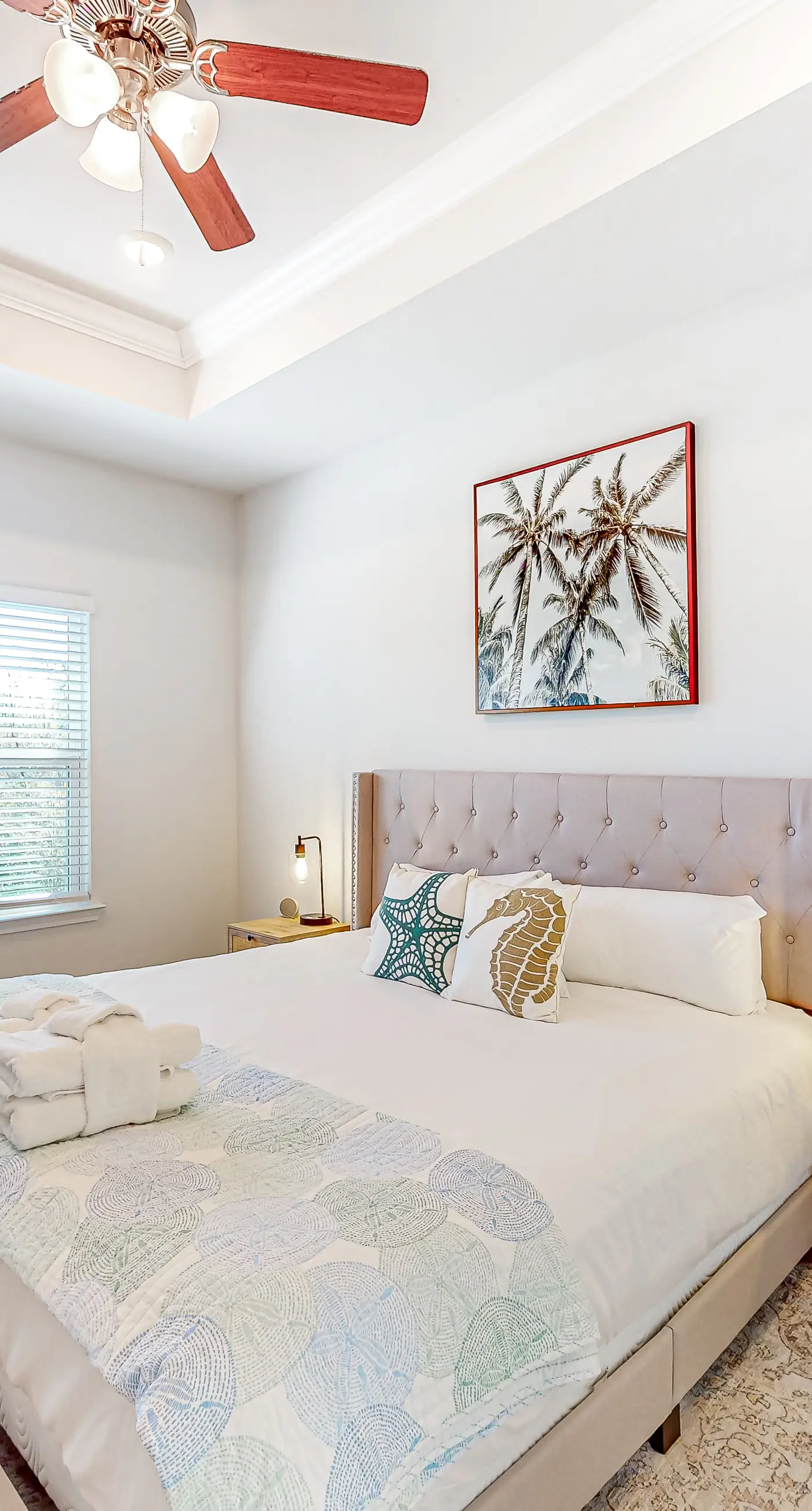 Heated community pool, themed kids room, dog friendly Beach, & Relaxing Massage