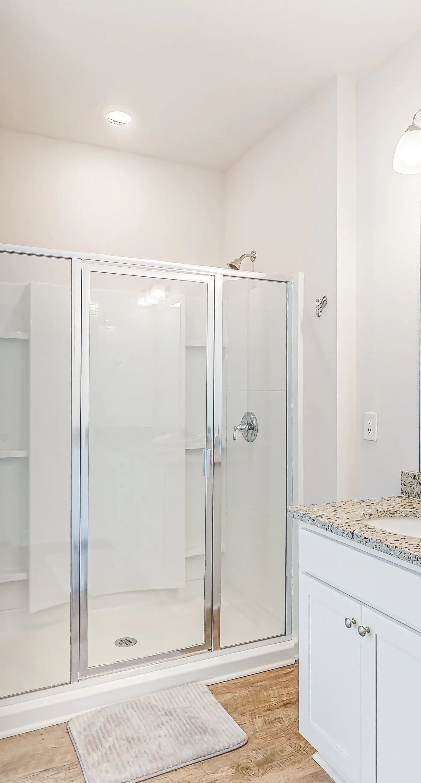 Heated community pool, themed kids room, dog friendly Beach, & Relaxing Massage