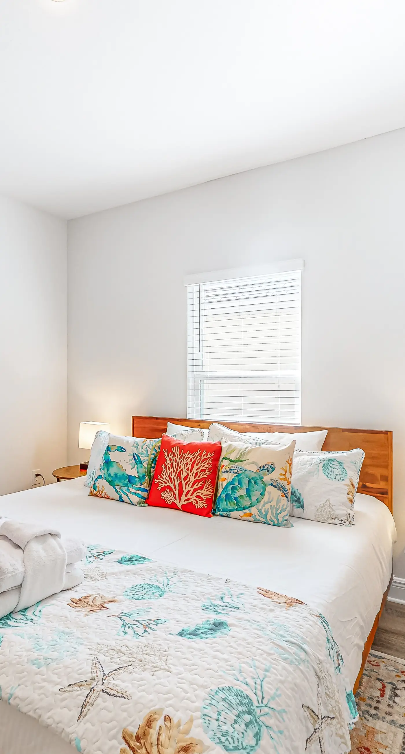 Heated community pool, themed kids room, dog friendly Beach, & Relaxing Massage