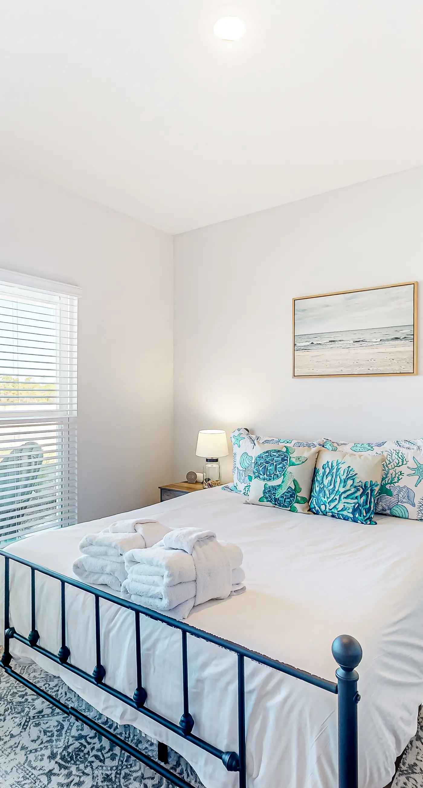 Heated community pool, themed kids room, dog friendly Beach, & Relaxing Massage