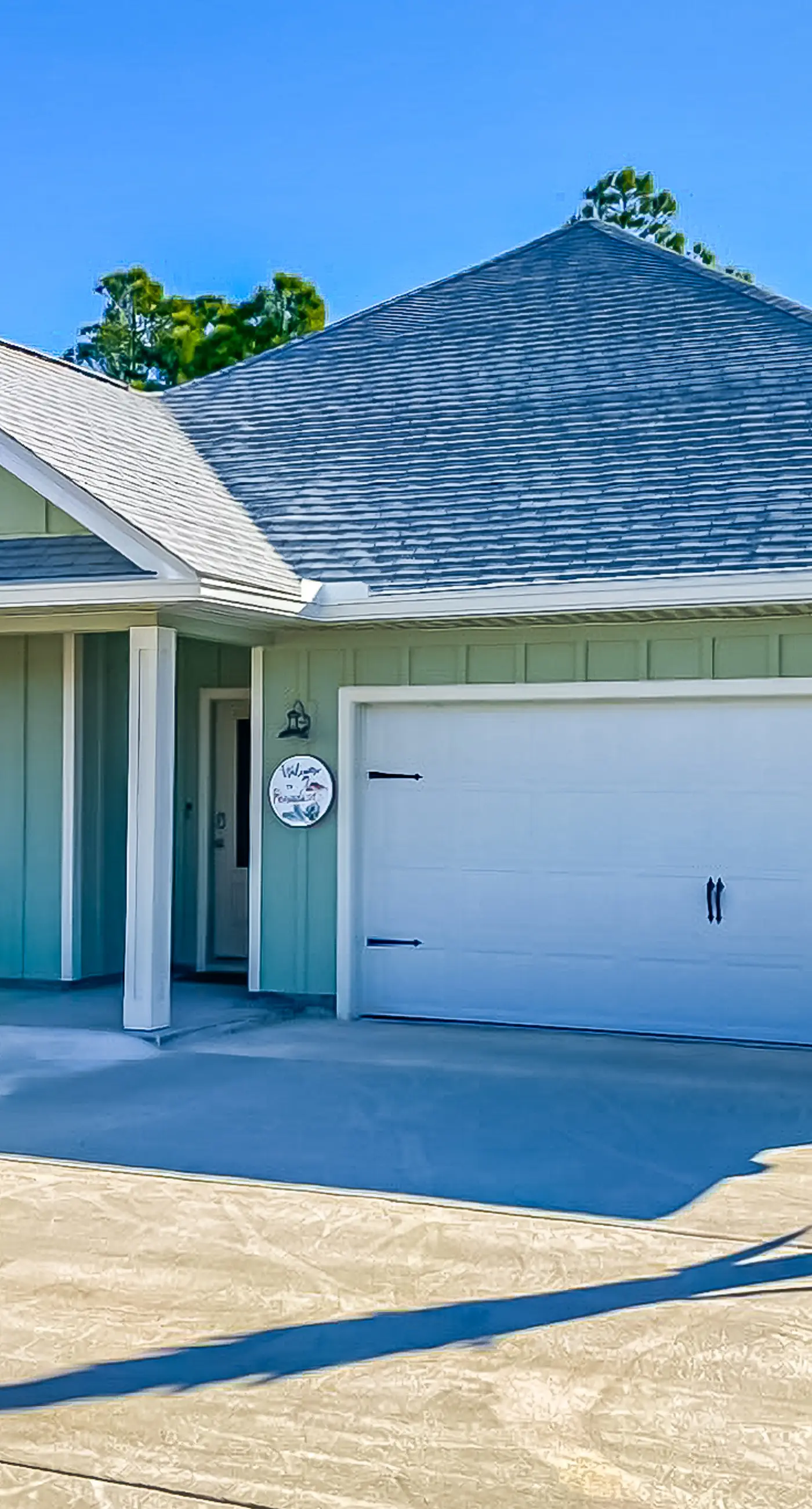 Heated community pool, themed kids room, dog friendly Beach, & Relaxing Massage